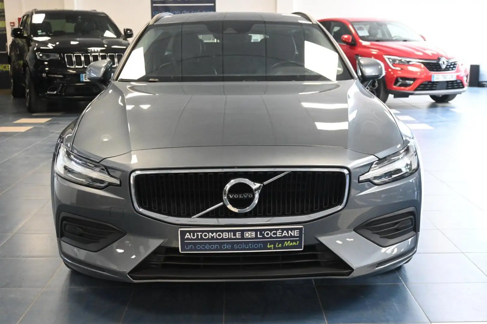 Volvo V60 D4 190 ch Geartronic 8 Business Executive Gris - 2