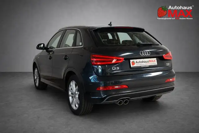 Audi Q3 view 3
