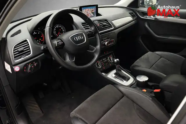 Audi Q3 view 12
