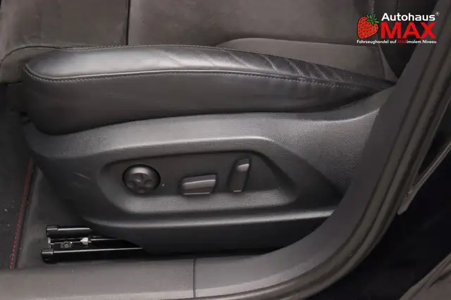 Audi Q3 view 14