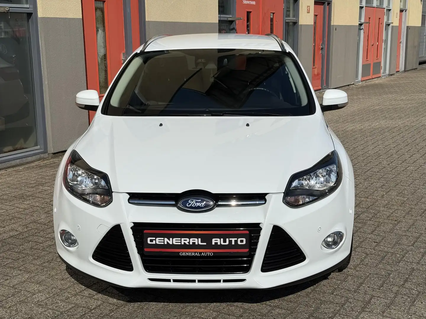 Ford Focus Wagon 1.0 EcoBoost Titanium, NAVI, Trekhaak - 2