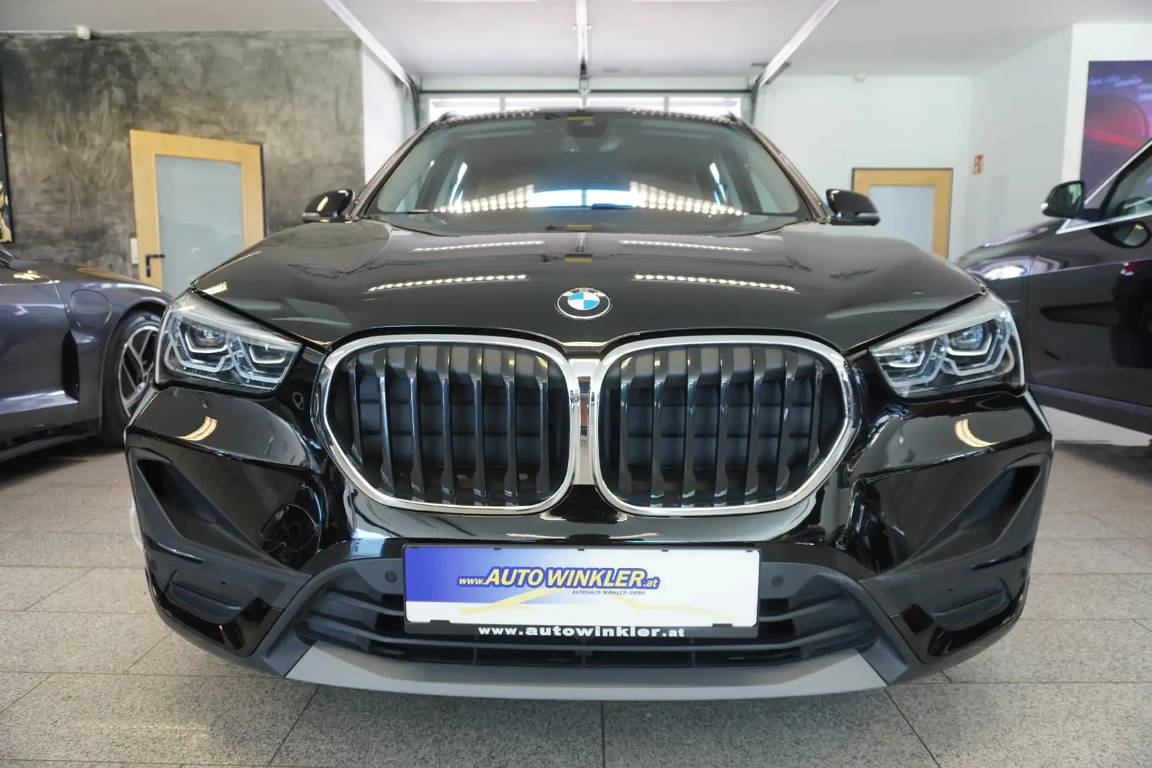 BMW X1 xDrive25e PHEV Aut./LED/Nav. Schwarz - 2
