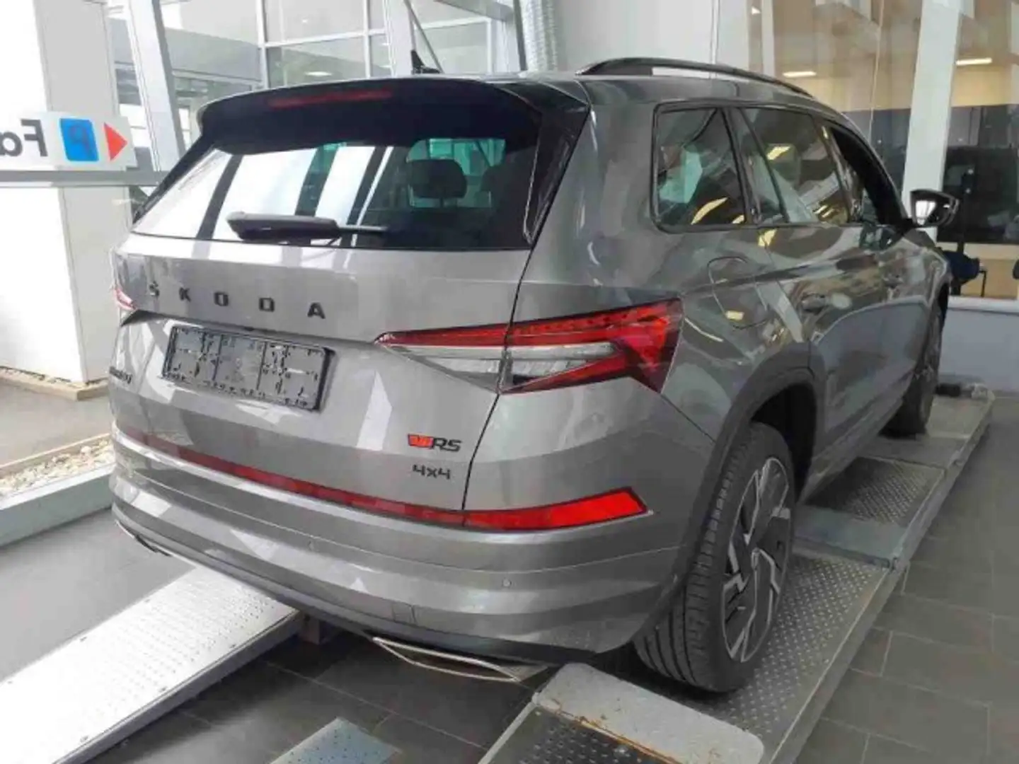 Skoda Kodiaq RS TSI 4x4 STANDHZ+PANO+AHK+LEDER+CANTON Klima Grau - 2