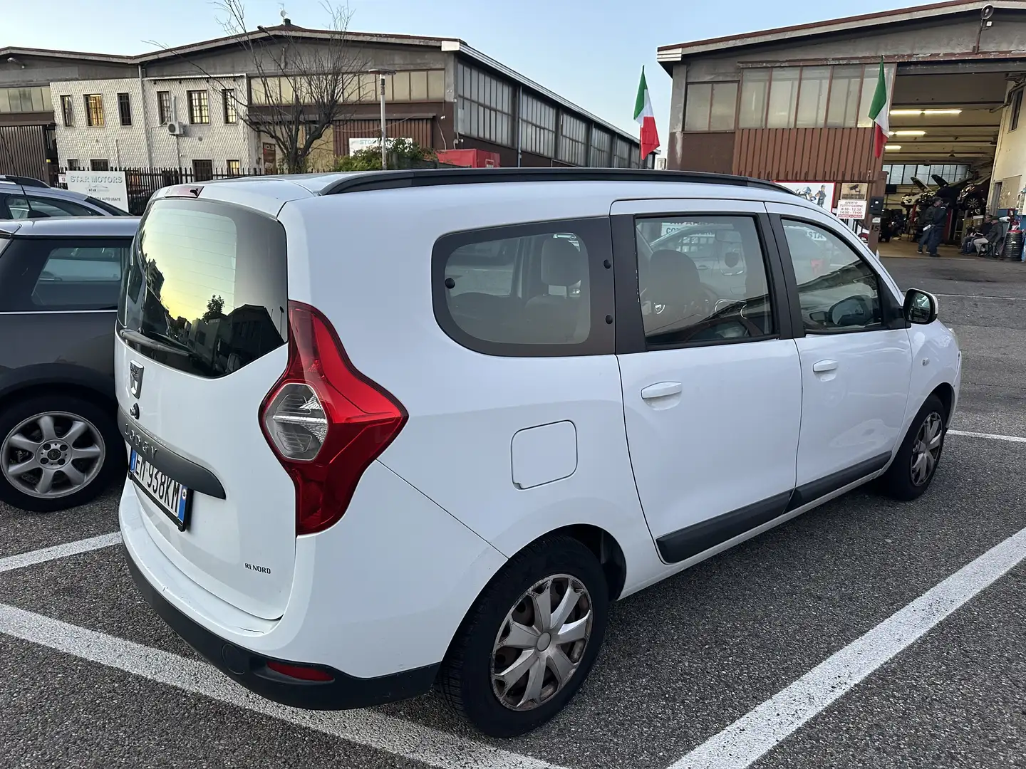 Dacia Lodgy 1.6 Ambiance, 60kw, 7 Posti, Euro 5B Bianco - 1