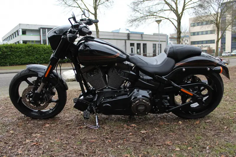 Harley-Davidson CVO Pro Street - foto 8