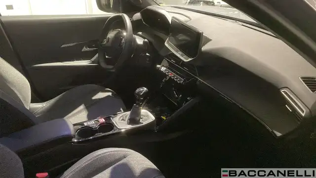 Peugeot 2008 view 8
