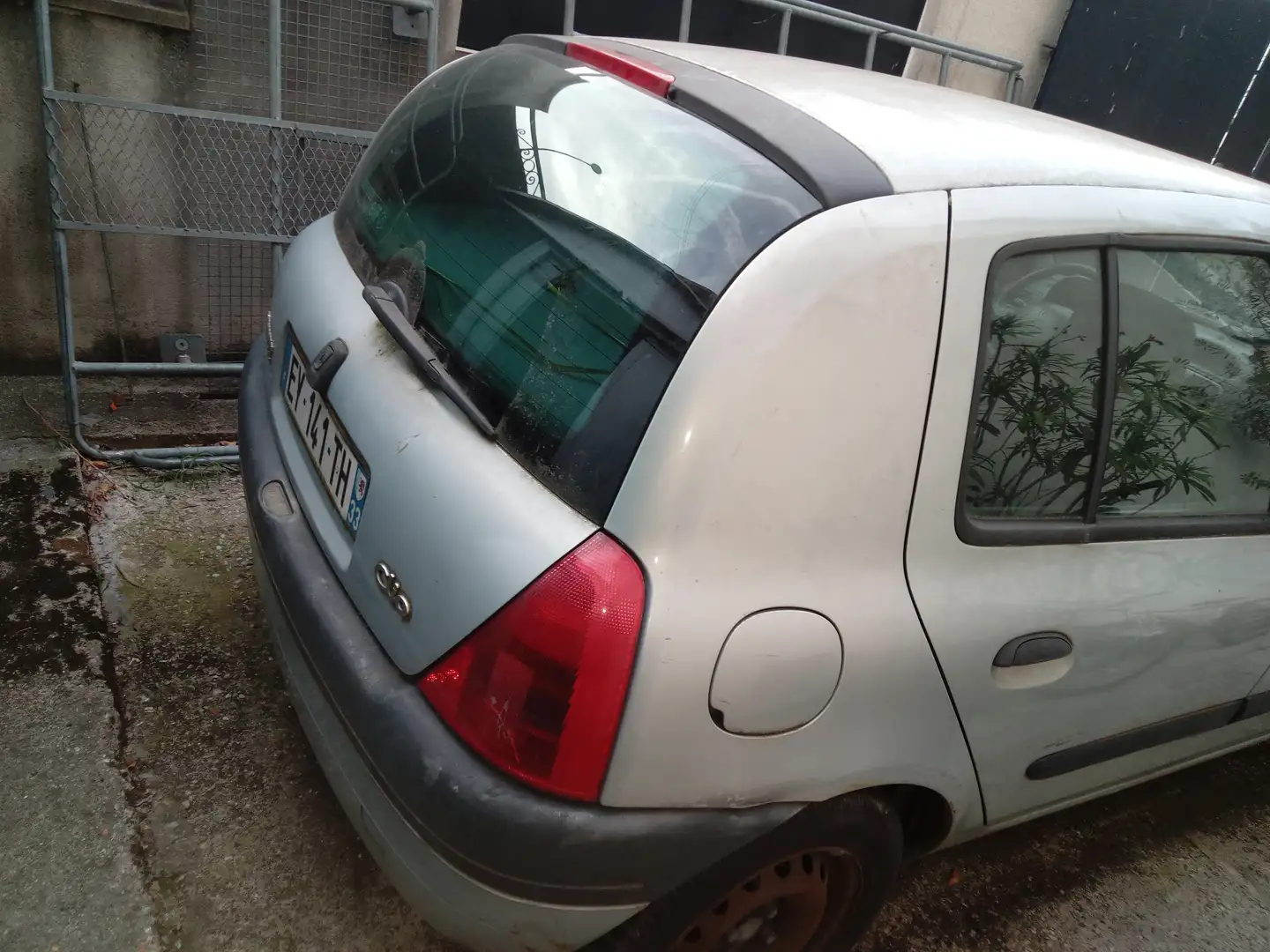 Renault Clio Clio 1.4i 16V RXE A Gris - 1