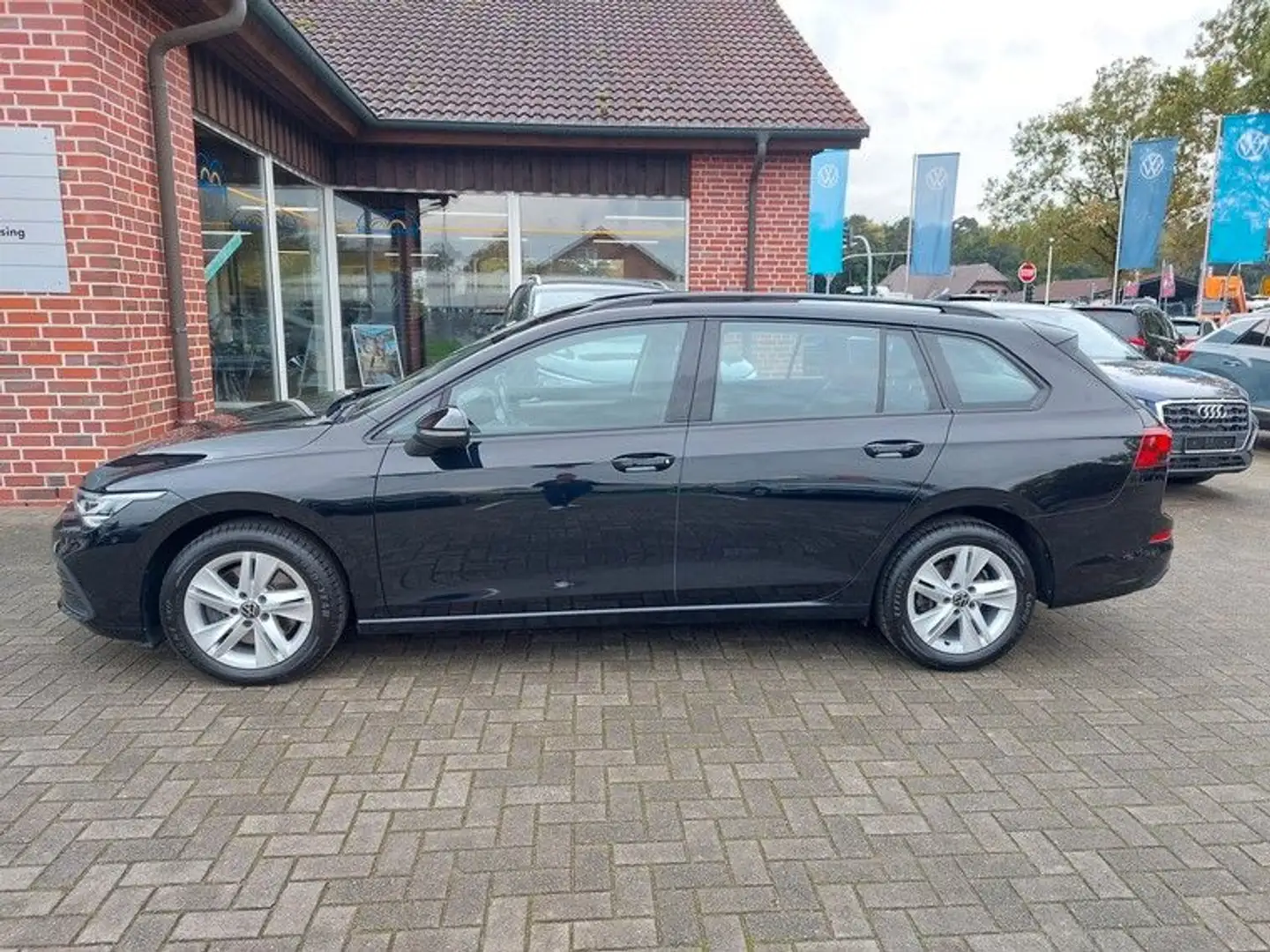 Volkswagen Golf VIII Variant 2,0 TDI Life *DSG*NAVI*ACC* Schwarz - 2