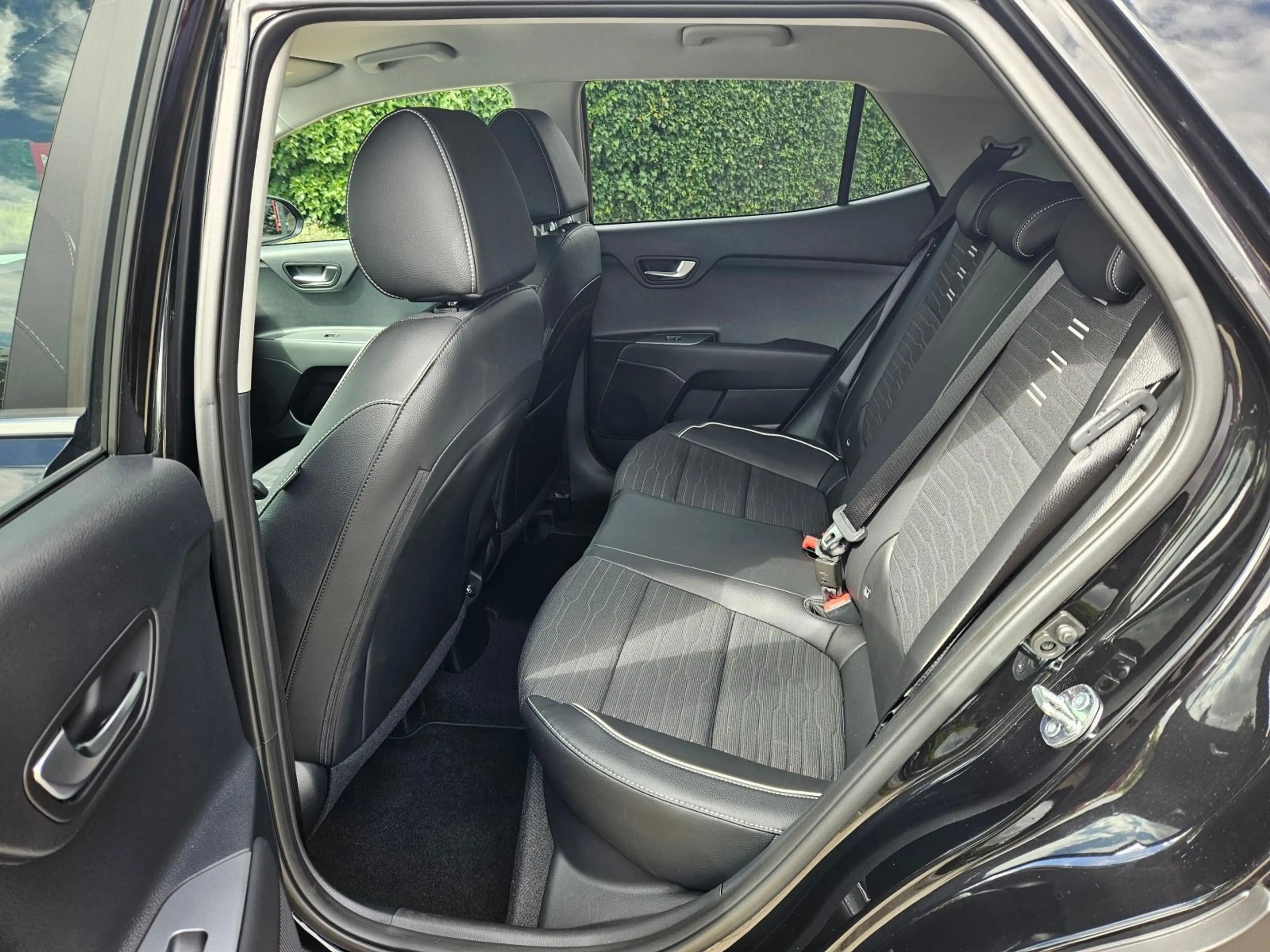 Kia Stonic 1.0 T-GDI Mild-Hybrid GT Line — photo 10