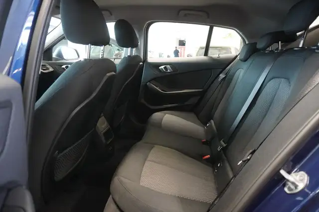 BMW 1 Series view 9