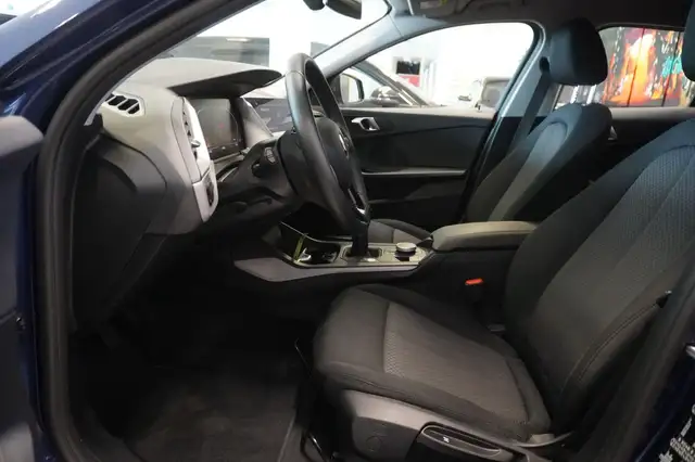 BMW 1 Series view 8