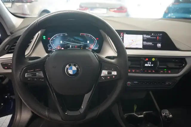 BMW 1 Series view 11
