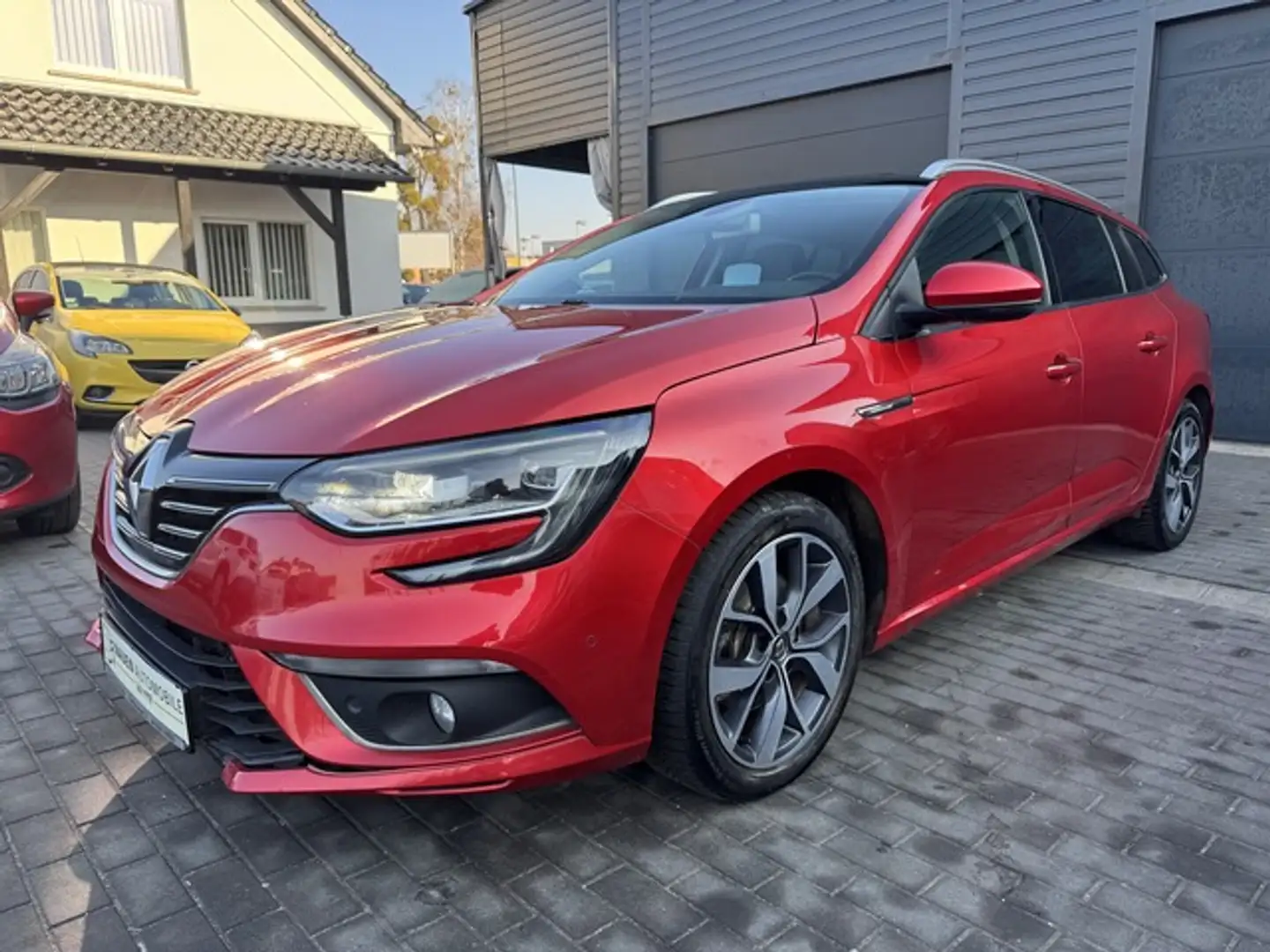 Renault Megane IV Grandtour BOSE-Edition +HUD+Navi+AHK+T-Leder+ Rot - 1