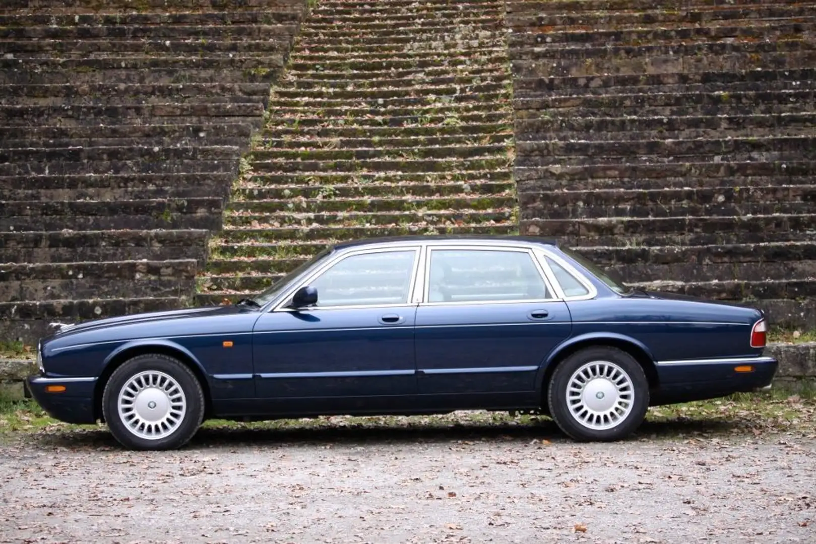 Jaguar XJ 4.0 Sovereign 2 Jahre Garantie Bleu - 2