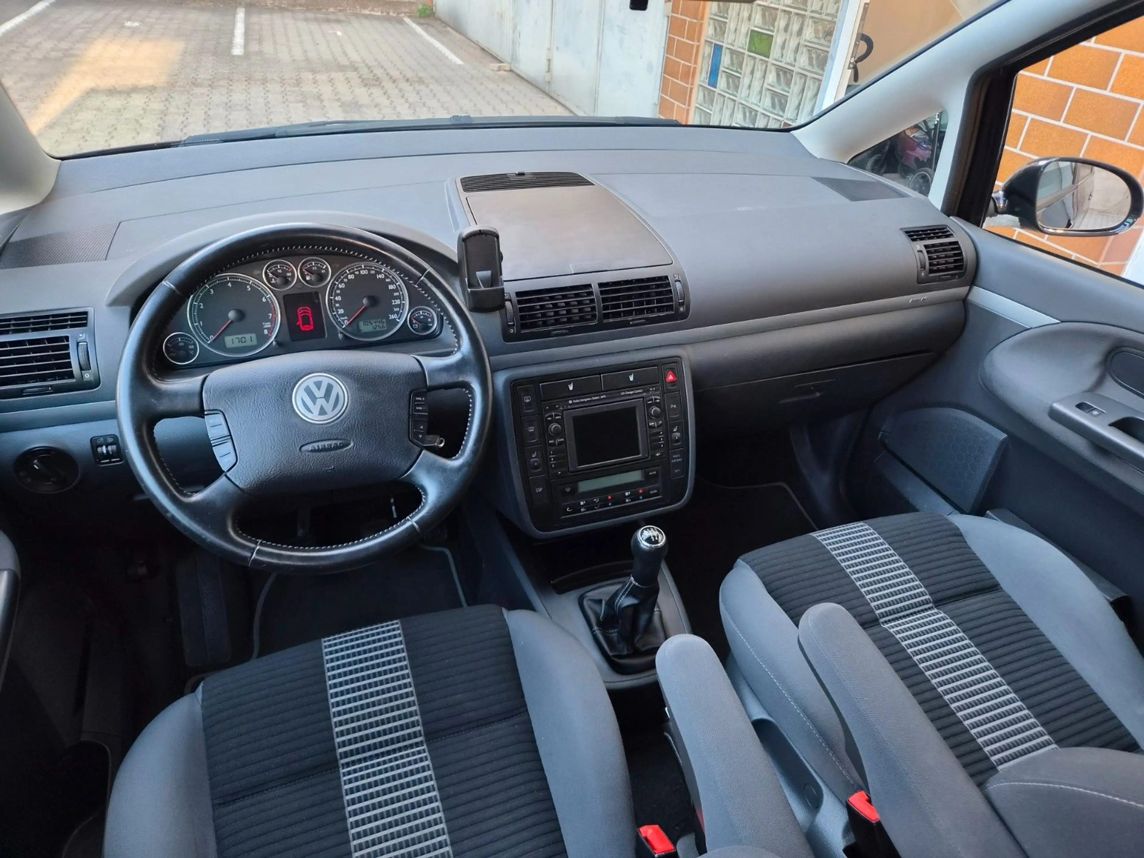 Volkswagen Sharan 2.0 / 1.Hand / TÜV NEU — photo 11