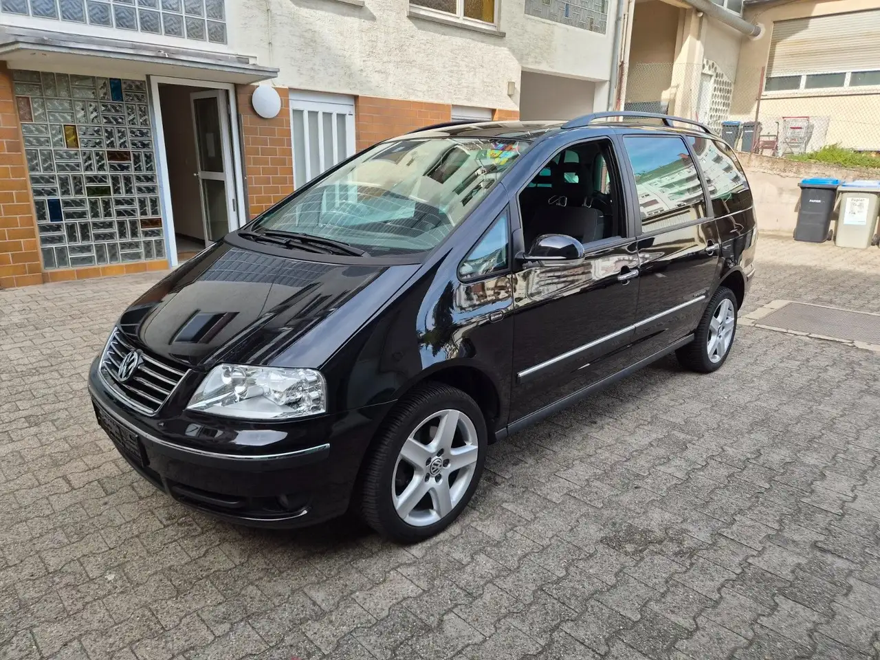 Volkswagen Sharan 2.0 / 1.Hand / TÜV NEU — photo 1 of 7
