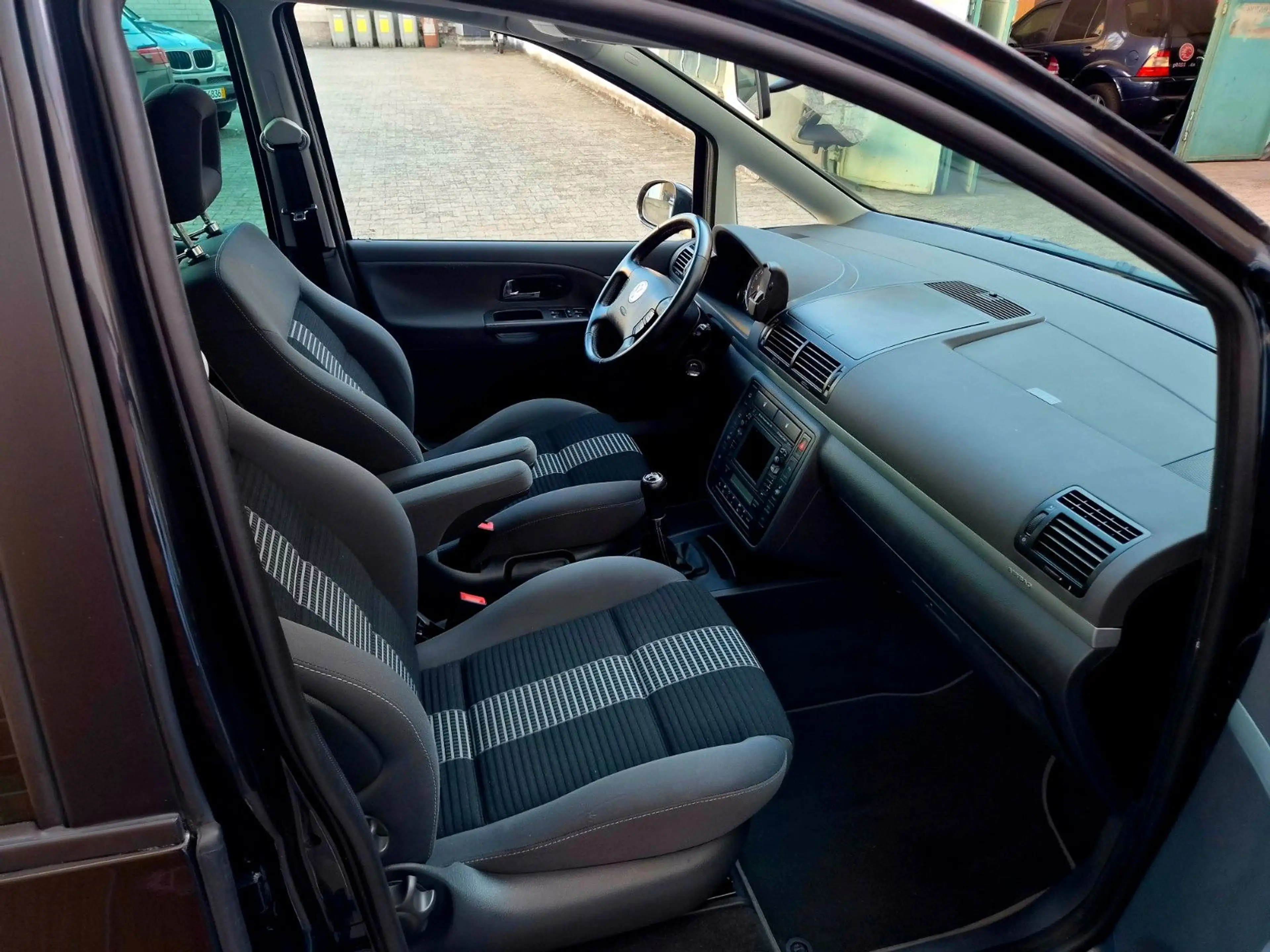 Volkswagen Sharan 2.0 / 1.Hand / TÜV NEU — photo 7