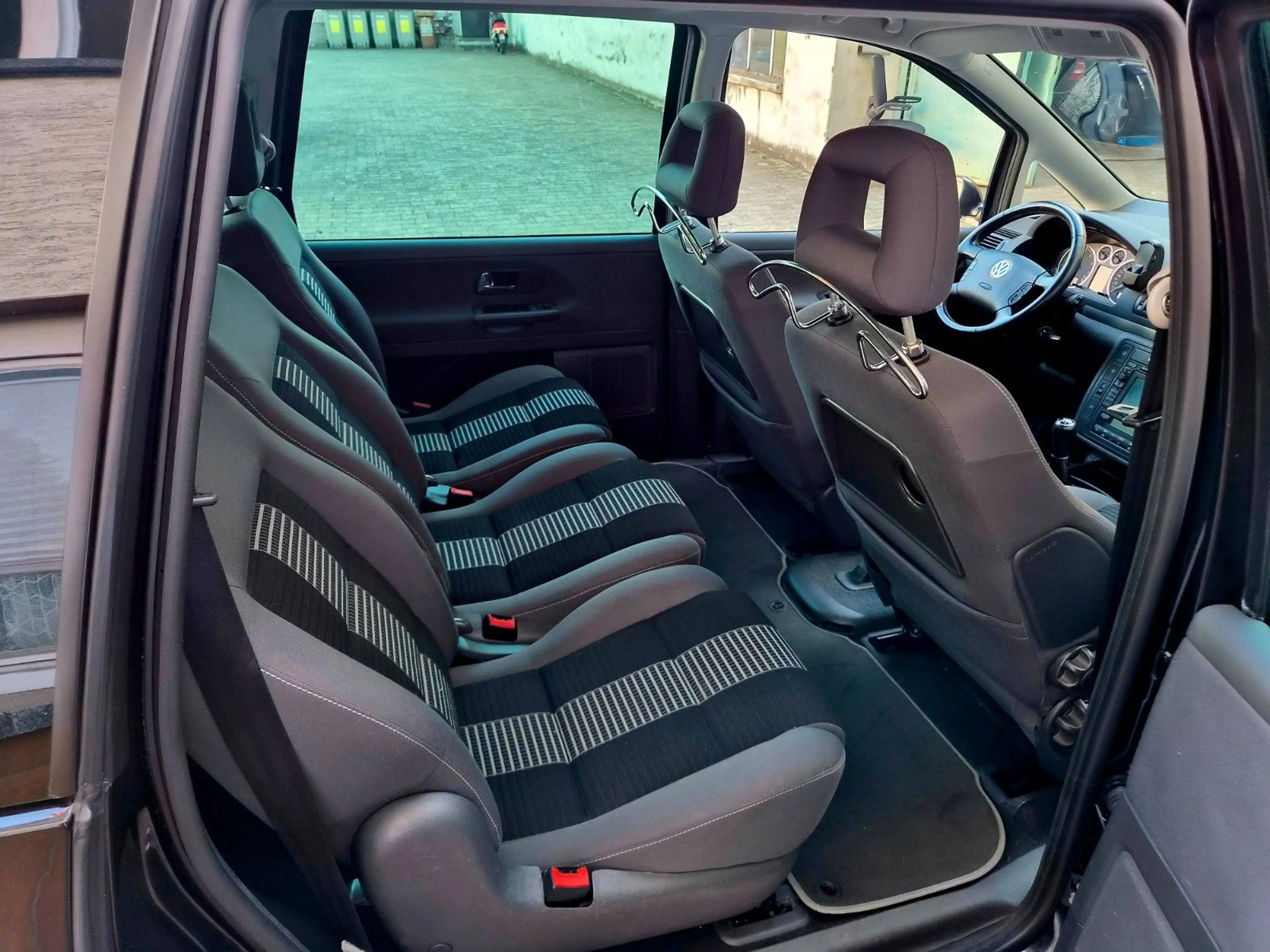 Volkswagen Sharan 2.0 / 1.Hand / TÜV NEU — photo 9