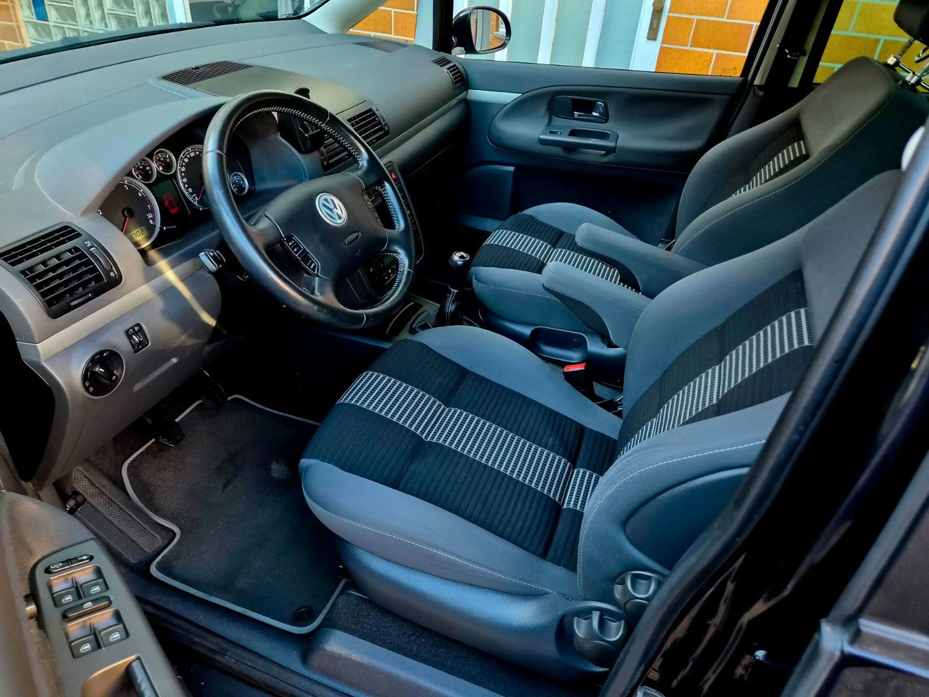 Volkswagen Sharan 2.0 / 1.Hand / TÜV NEU — photo 8