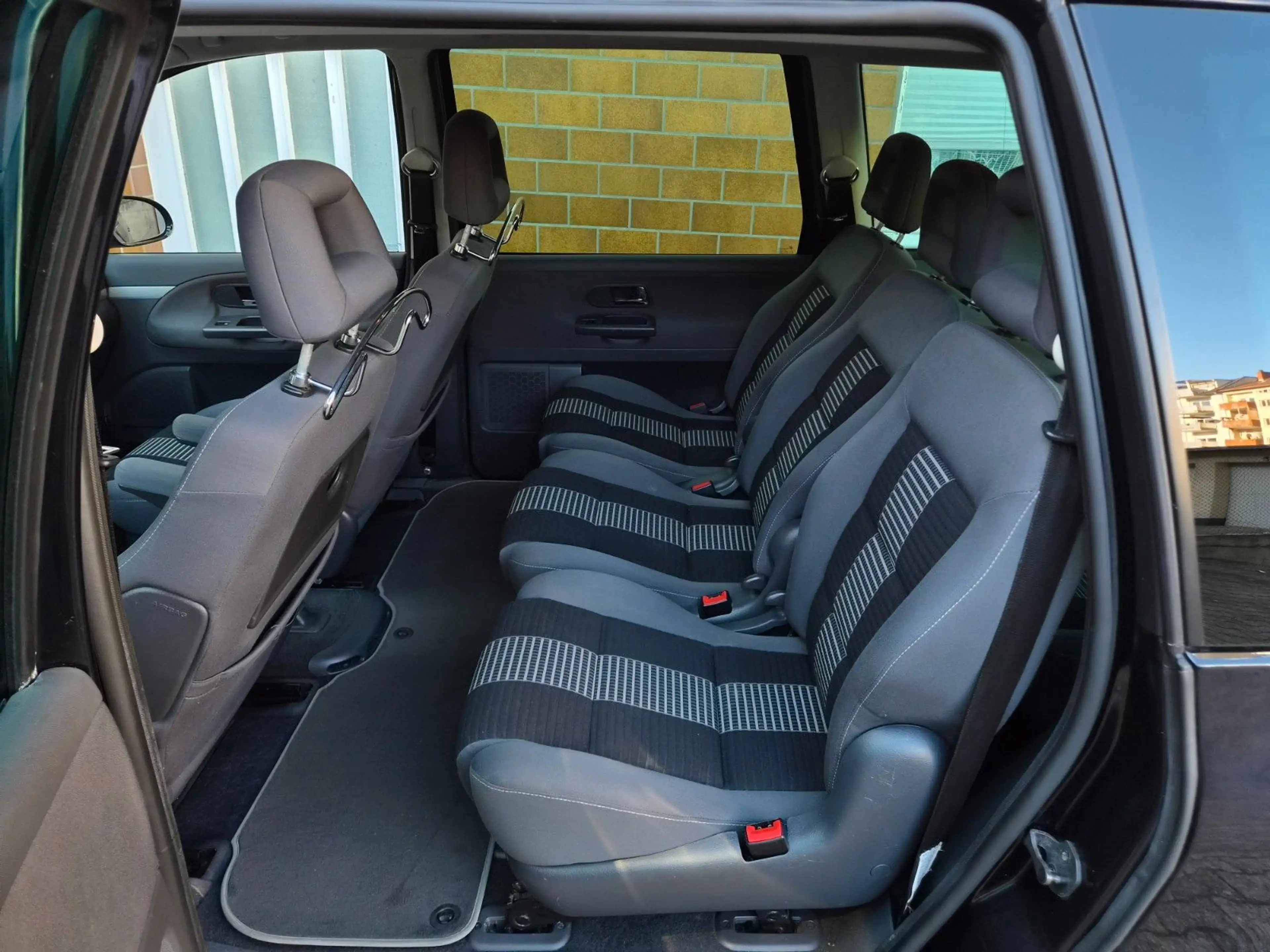 Volkswagen Sharan 2.0 / 1.Hand / TÜV NEU — photo 10