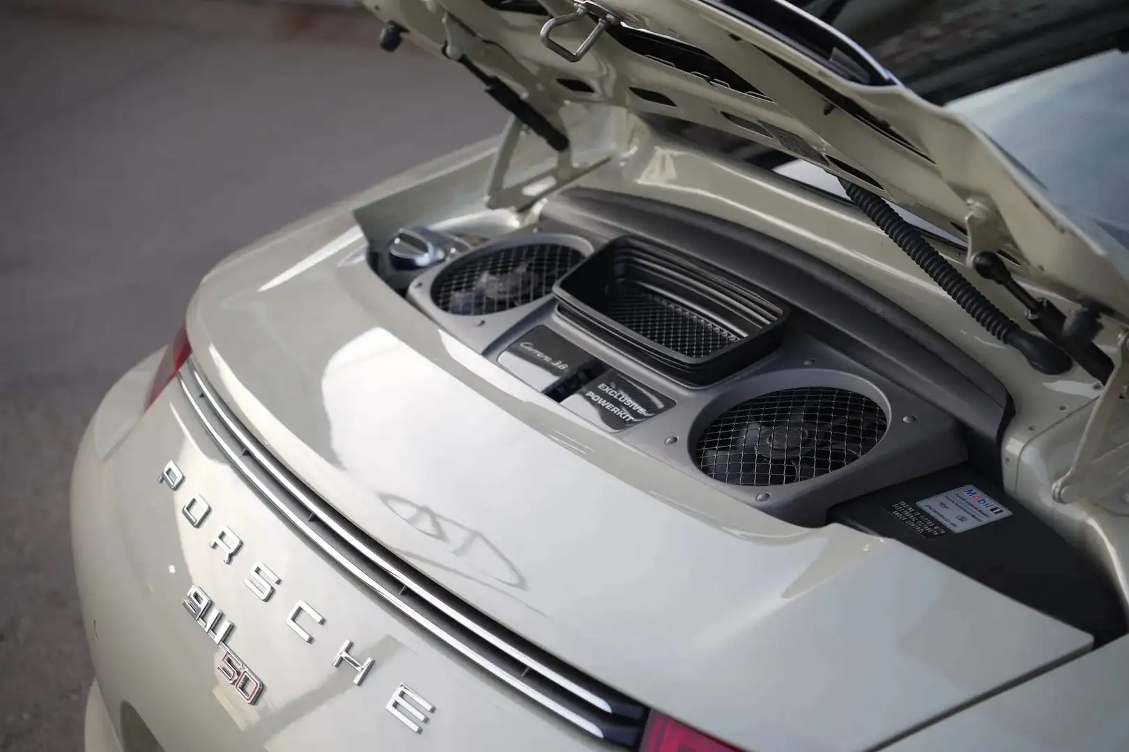 Porsche 911 50th Anniversary Edition 7-Speed Grau - 2