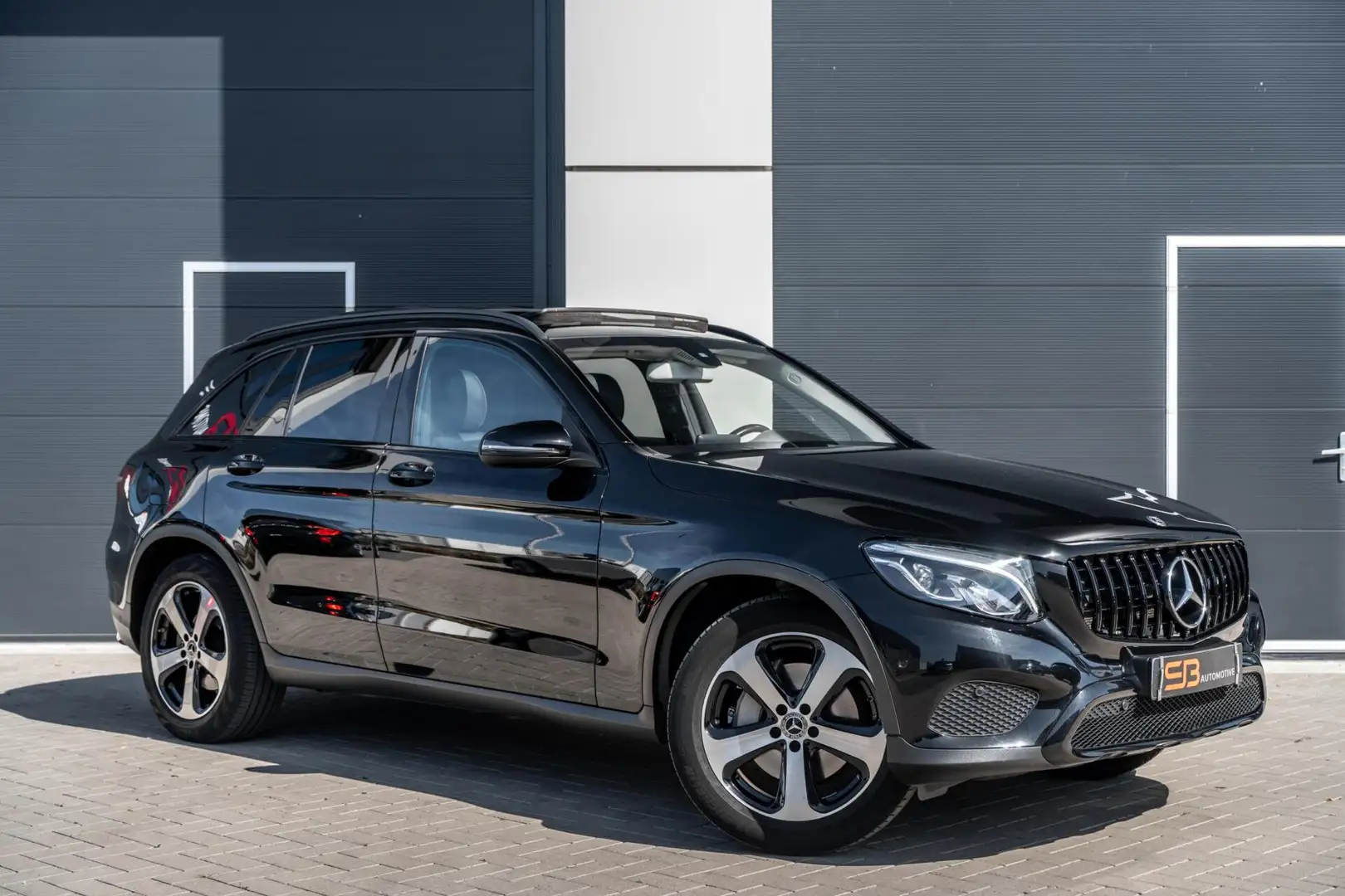 Mercedes-Benz GLC 250 4MATIC Leder|Camera|Led|Pano|Vol! Zwart - 1