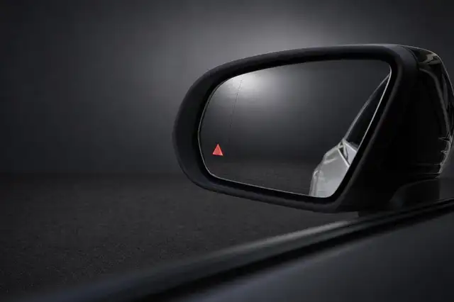 Mercedes-Benz C-Class view 13