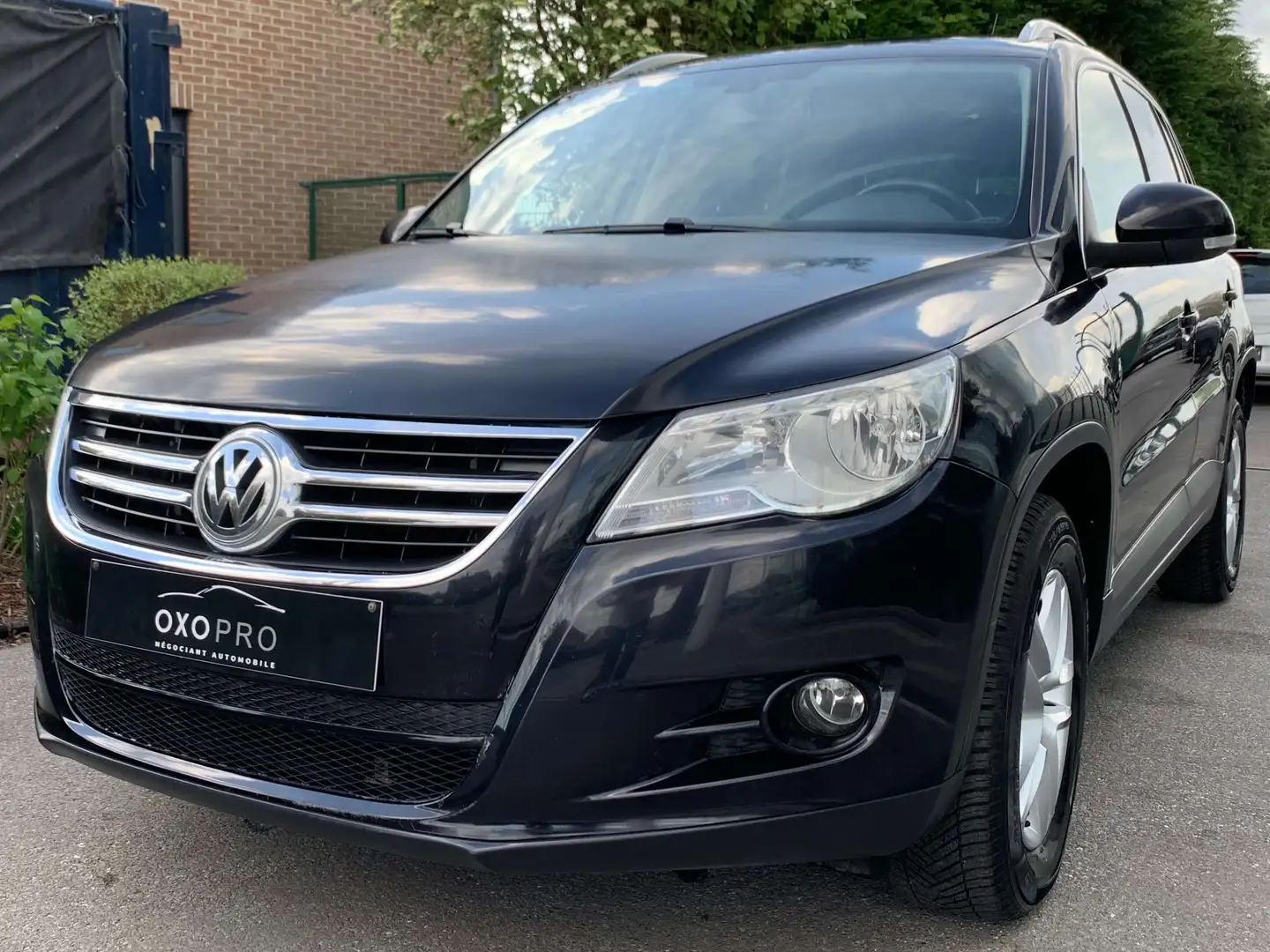 Volkswagen Tiguan 2.0TDI / Cuir / Gps / Clim Auto / PRIX EMPORTER / Noir - 2