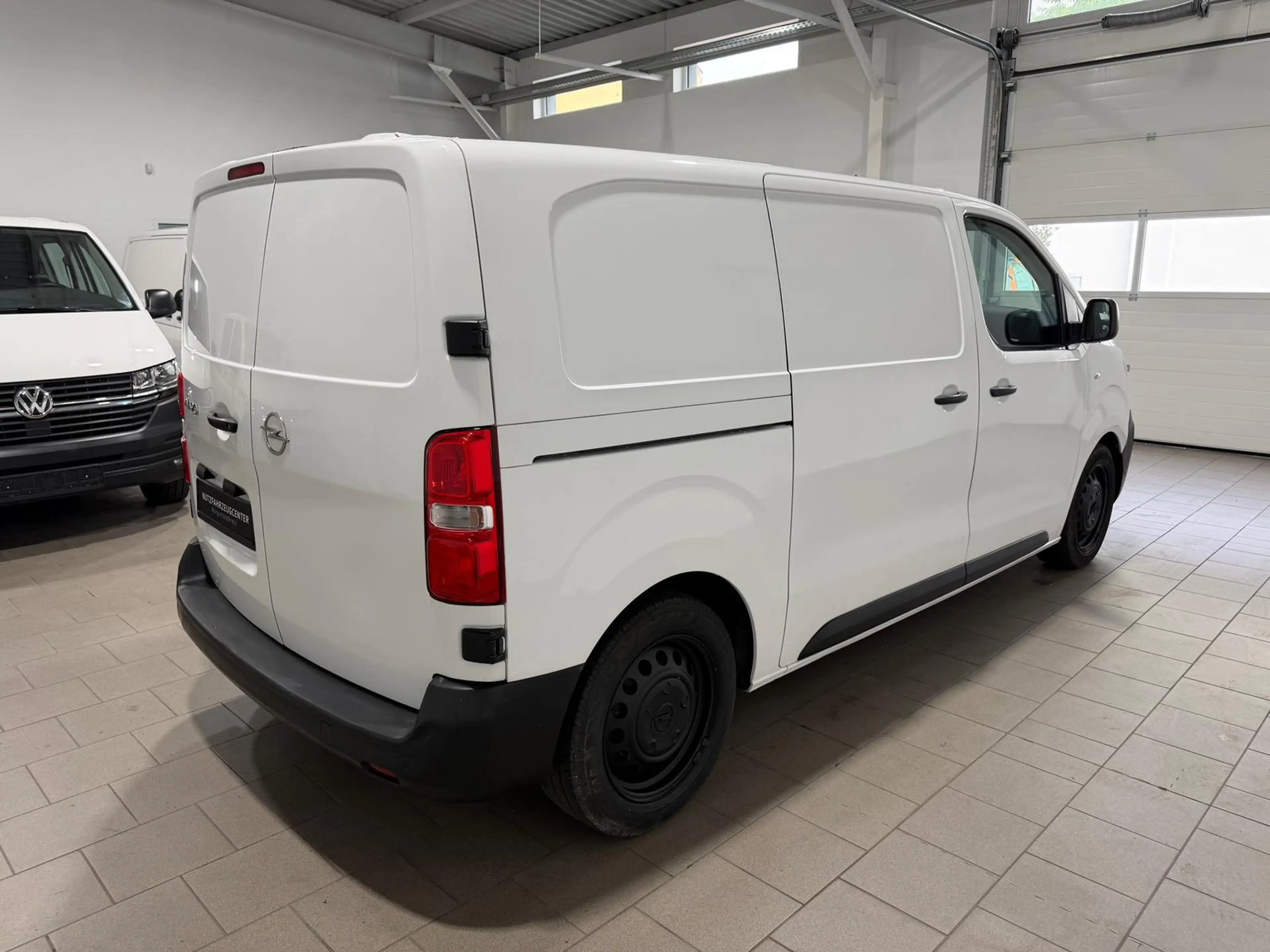 Opel Vivaro Kasten 1.5 CDI,kurz,Klima,Regalsystem — photo 3