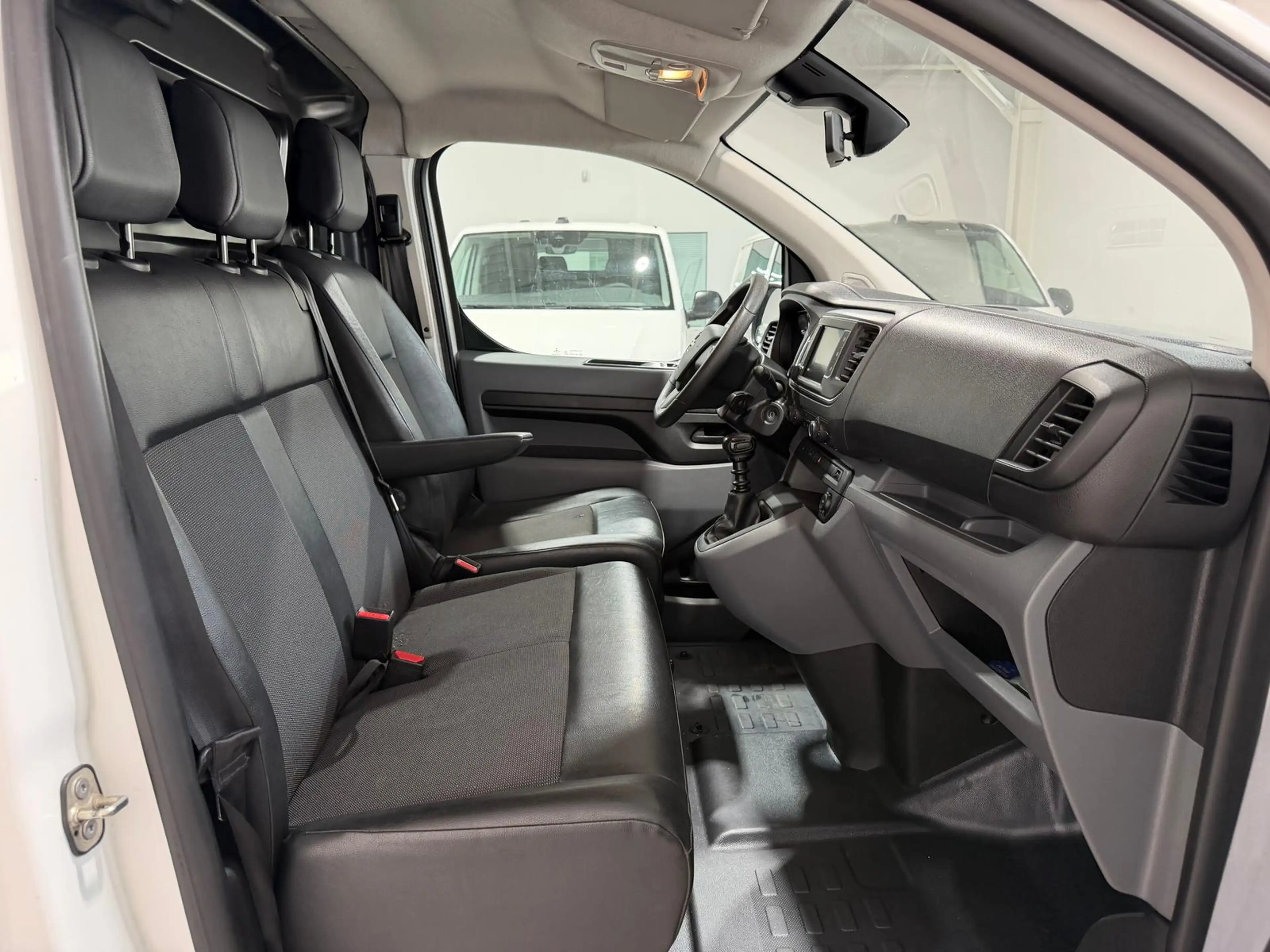 Opel Vivaro Kasten 1.5 CDI,kurz,Klima,Regalsystem — photo 11