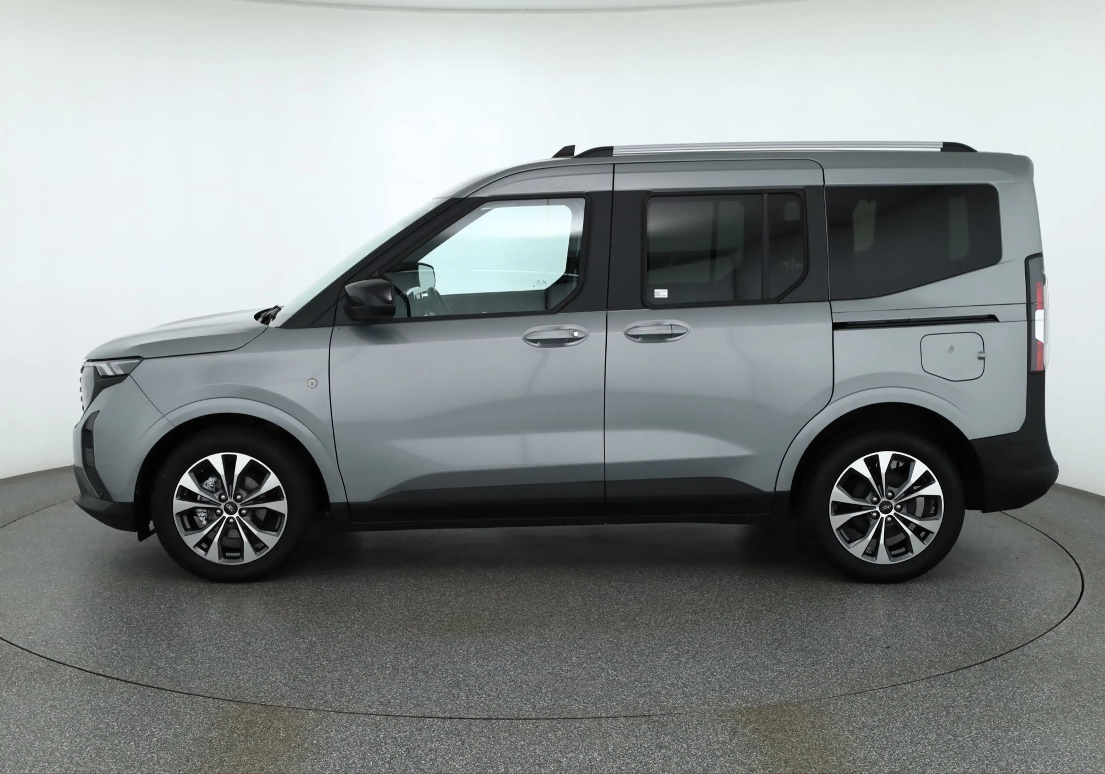 Ford Tourneo Courier Titanium 1.0 EB AHK Kamera — photo 3