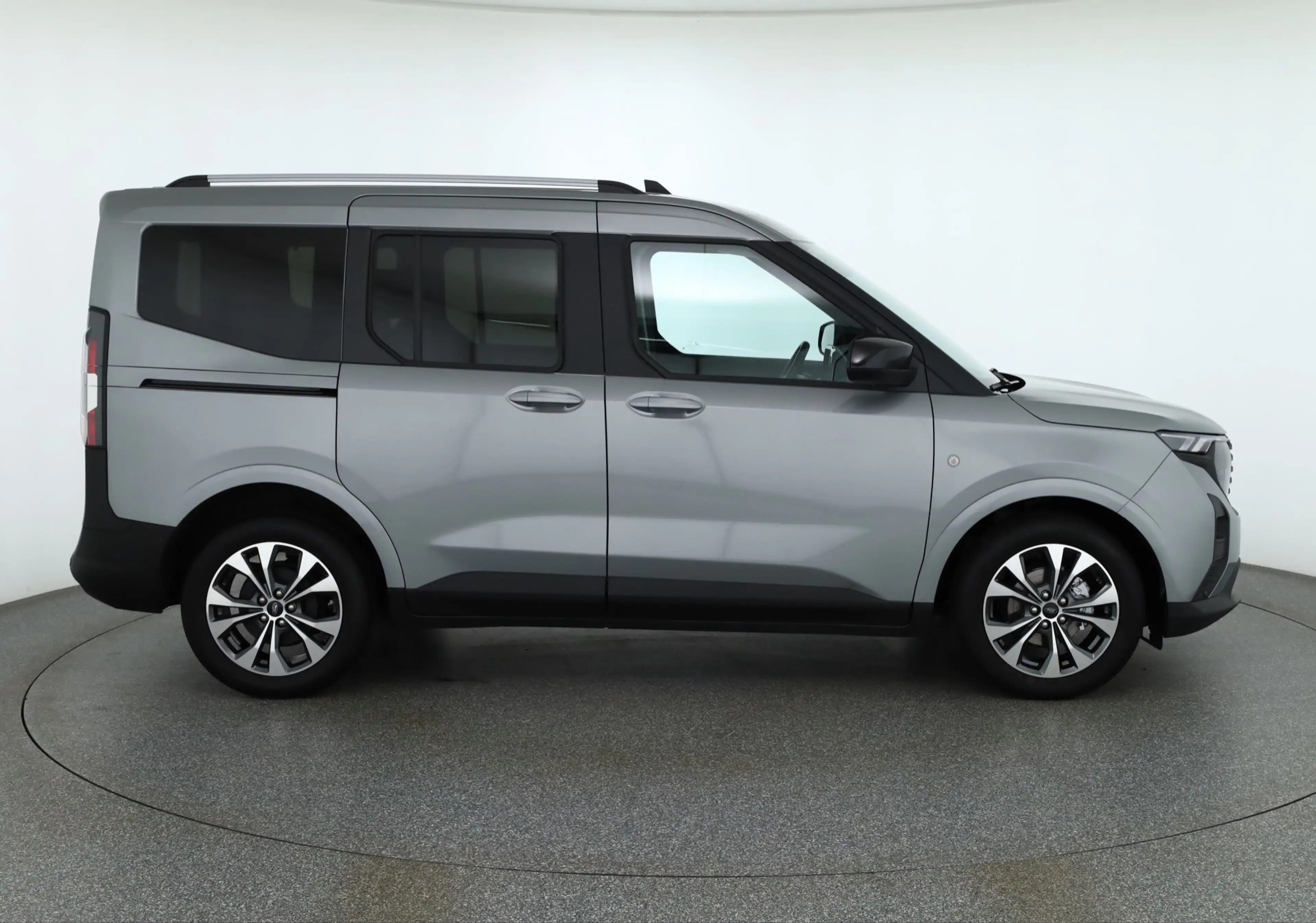 Ford Tourneo Courier Titanium 1.0 EB AHK Kamera — photo 7