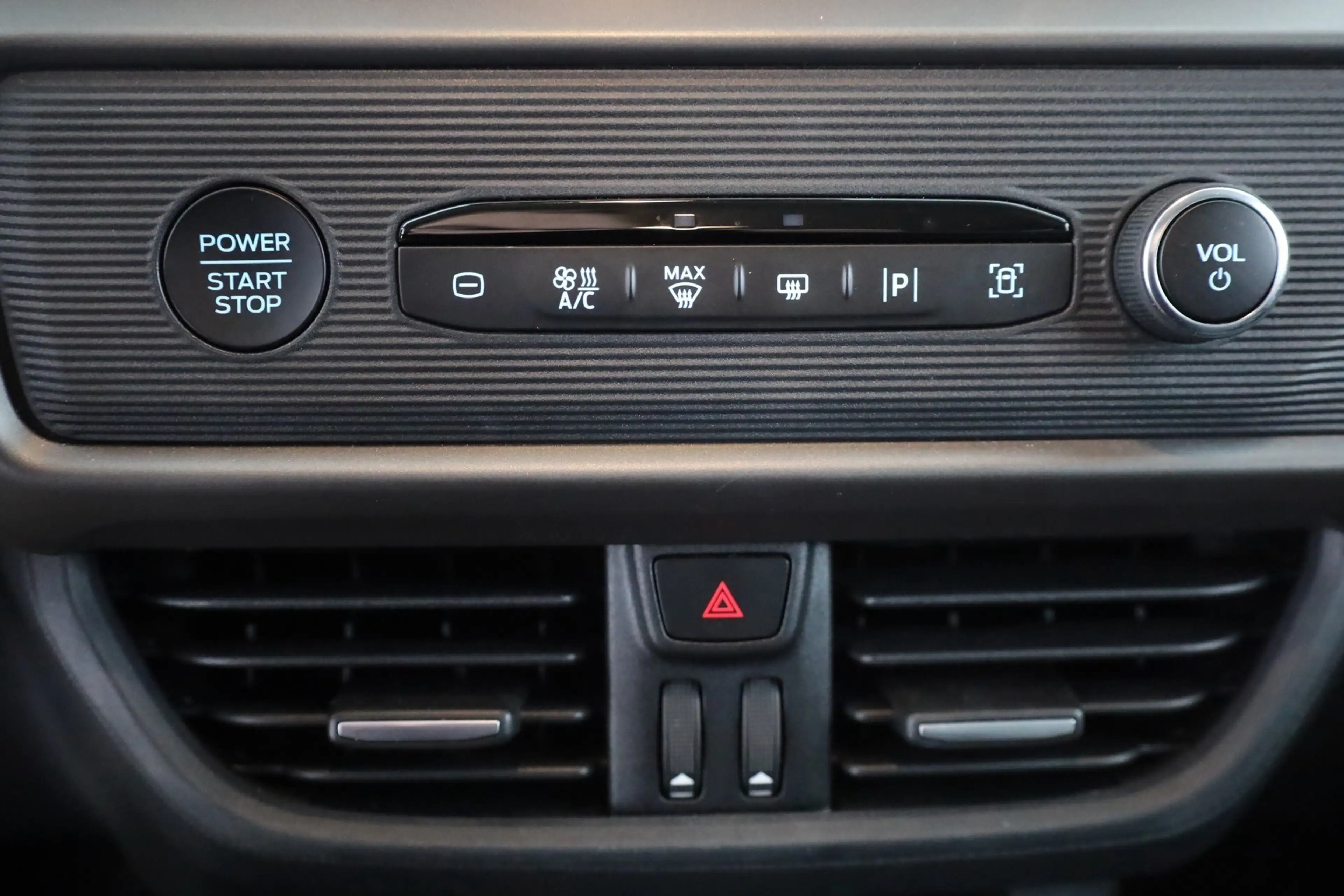 Ford Tourneo Courier Titanium 1.0 EB AHK Kamera — photo 13