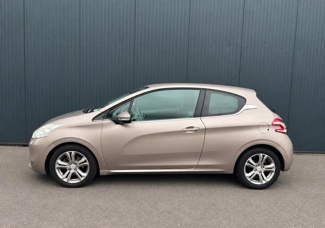 Peugeot 208 208 — photo 2