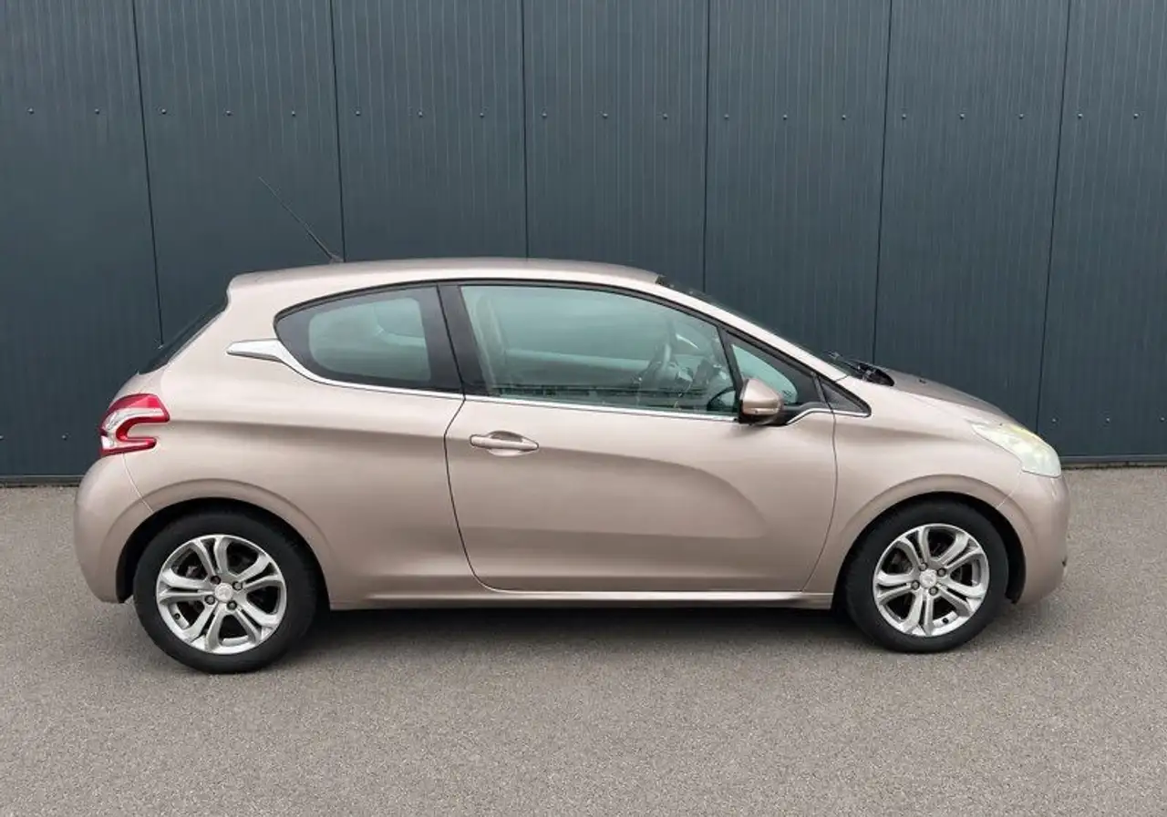 Peugeot 208 208 — photo 3