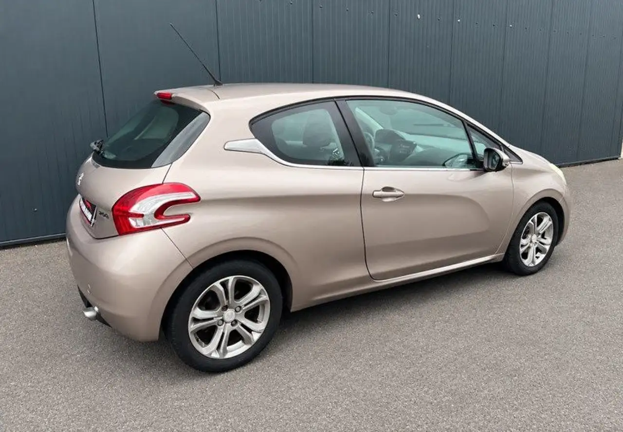 Peugeot 208 208 — photo 4