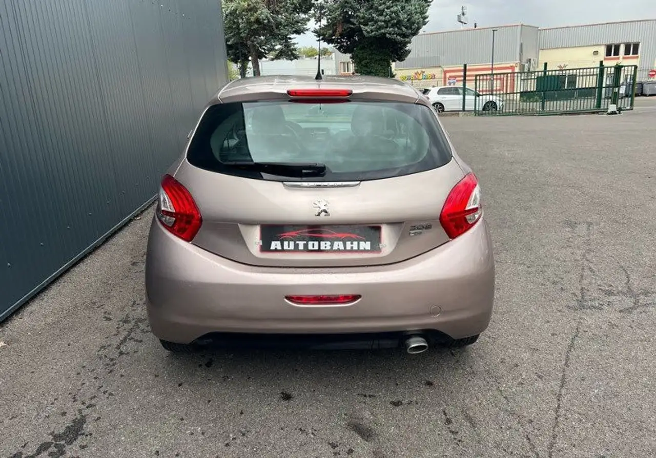 Peugeot 208 208 — photo 5