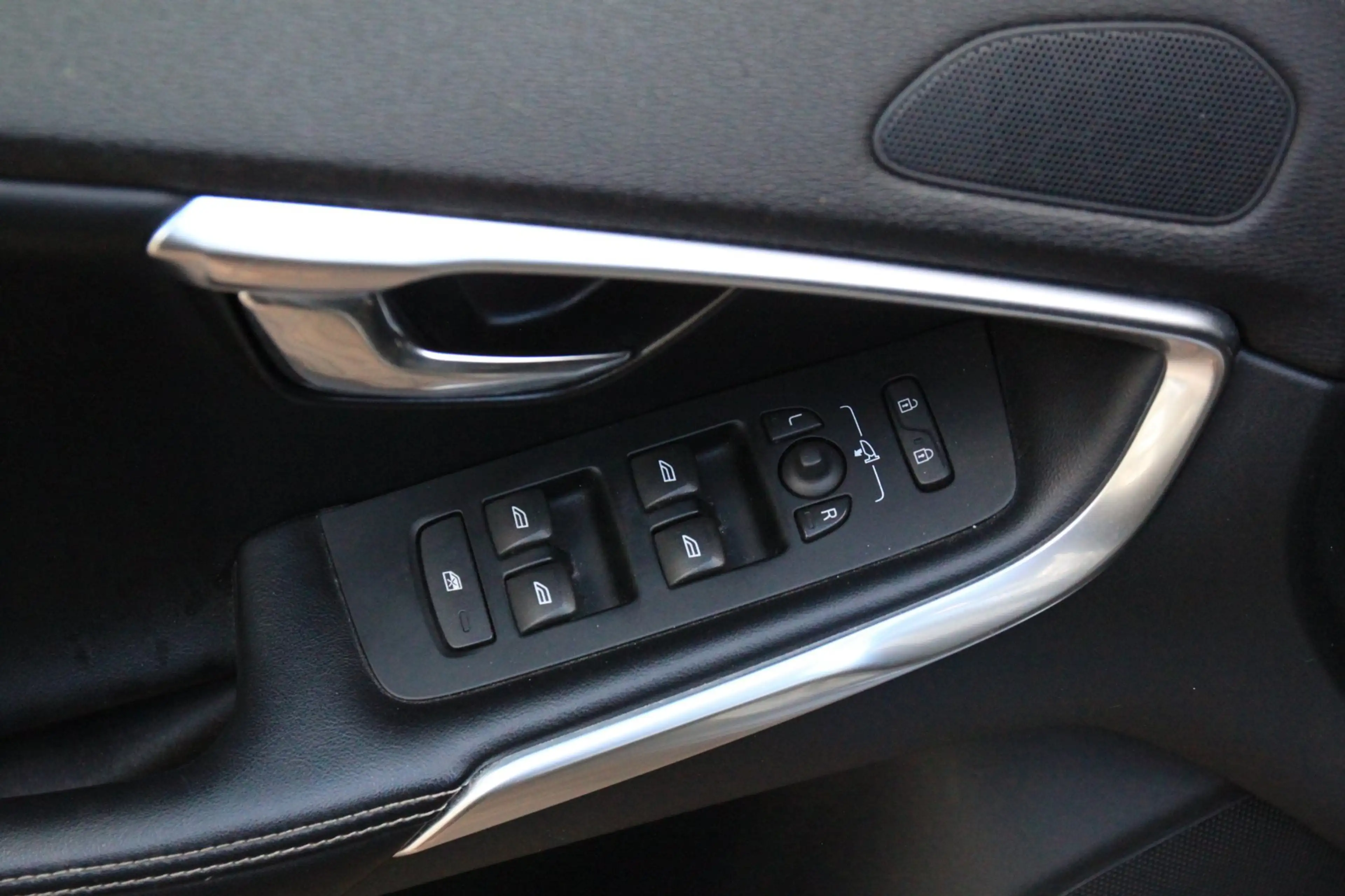 Volvo V40 2.0 T4 Business Sport R Design/Navigatie/Stoelverw — photo 14