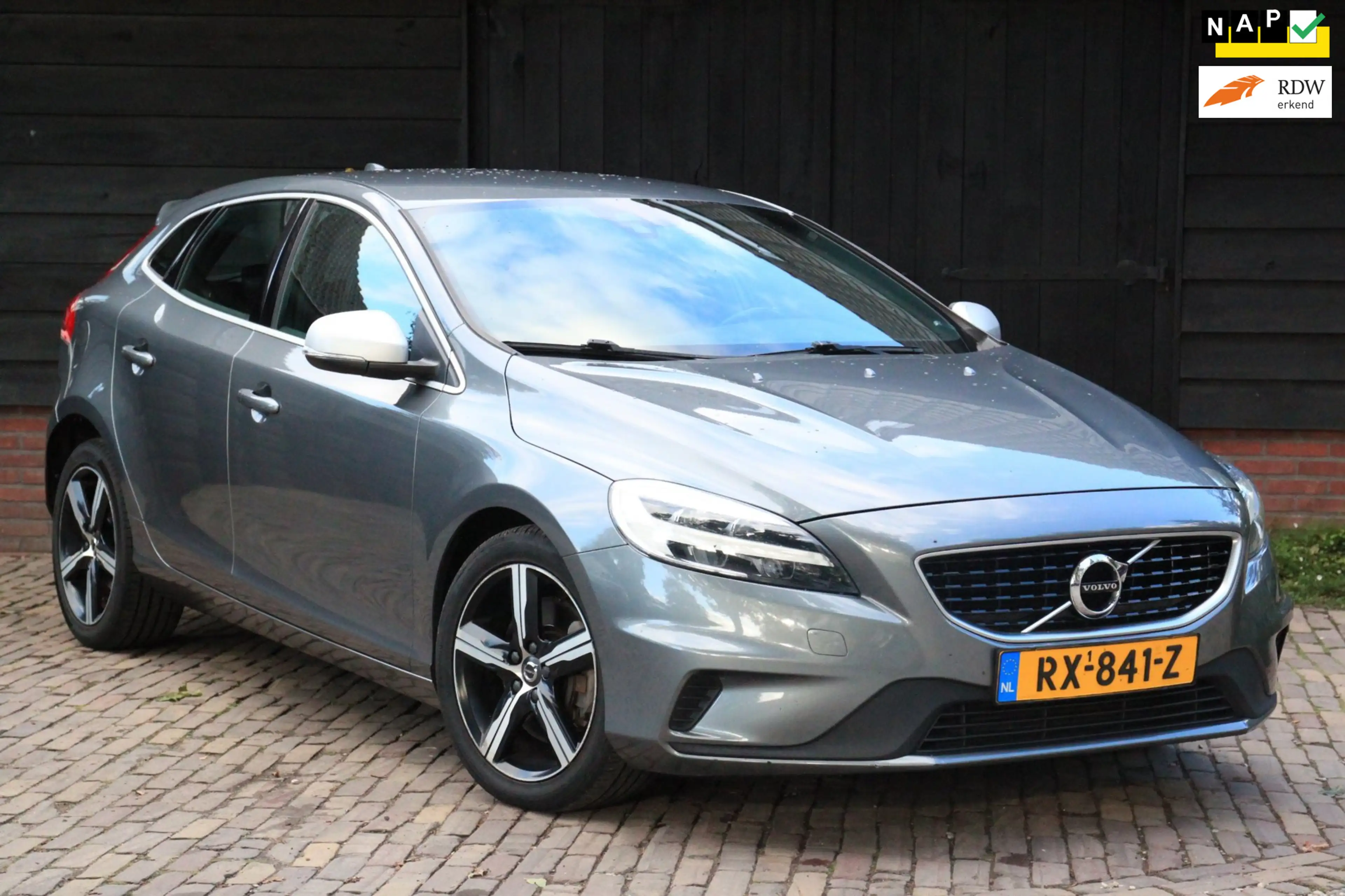 Volvo V40 2.0 T4 Business Sport R Design/Navigatie/Stoelverw