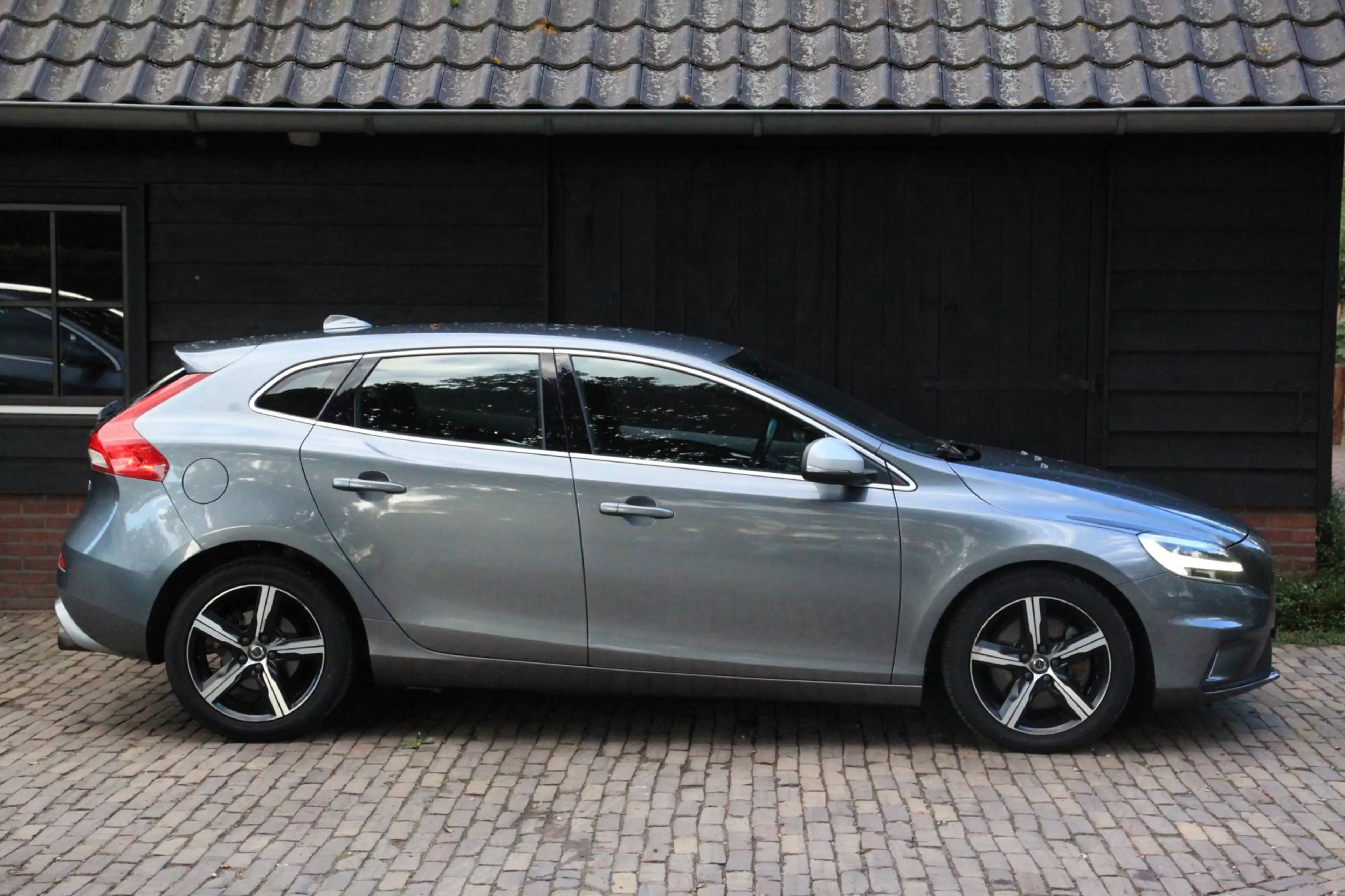 Volvo V40 2.0 T4 Business Sport R Design/Navigatie/Stoelverw — photo 2