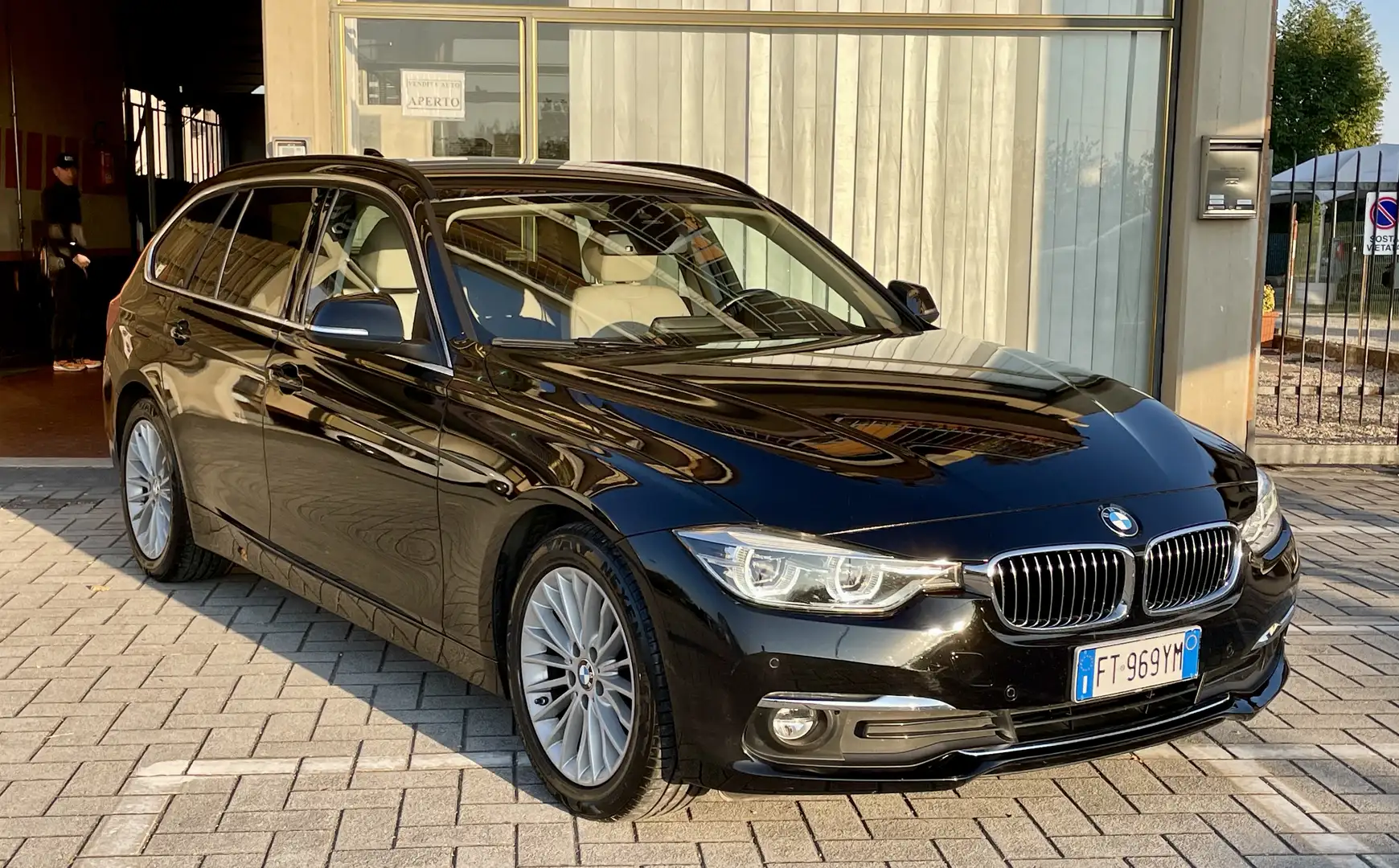 BMW 318 318d Touring Luxury Nero - 1