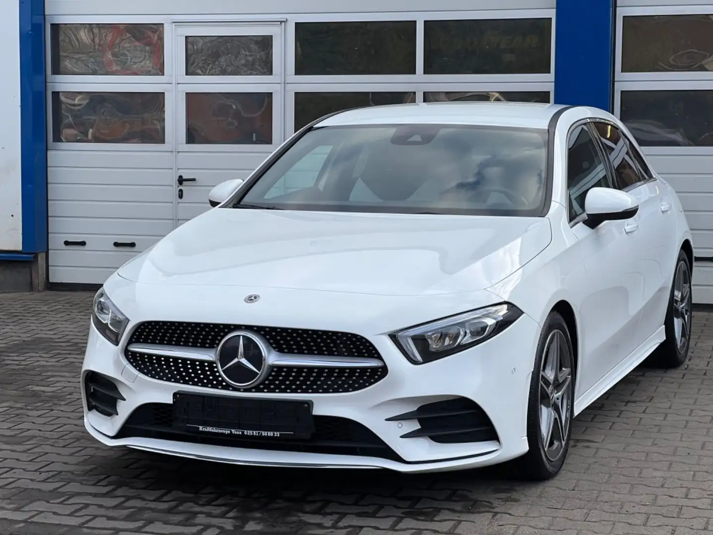 Mercedes-Benz A 200 Limousine "AMG-LINE/LED/KAMERA/WIDESCREEN" Weiß - 2