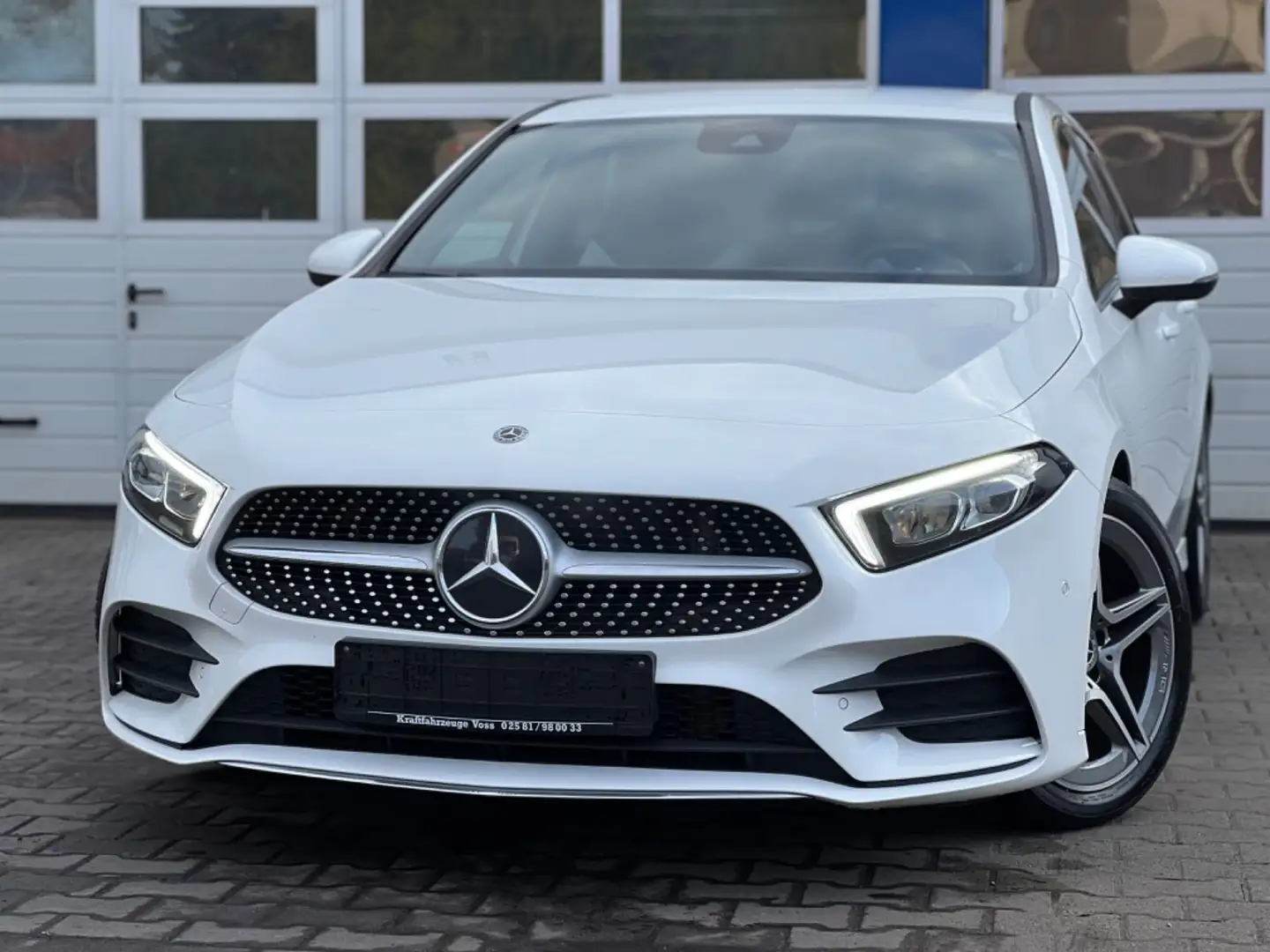 Mercedes-Benz A 200 Limousine "AMG-LINE/LED/KAMERA/WIDESCREEN" Weiß - 1