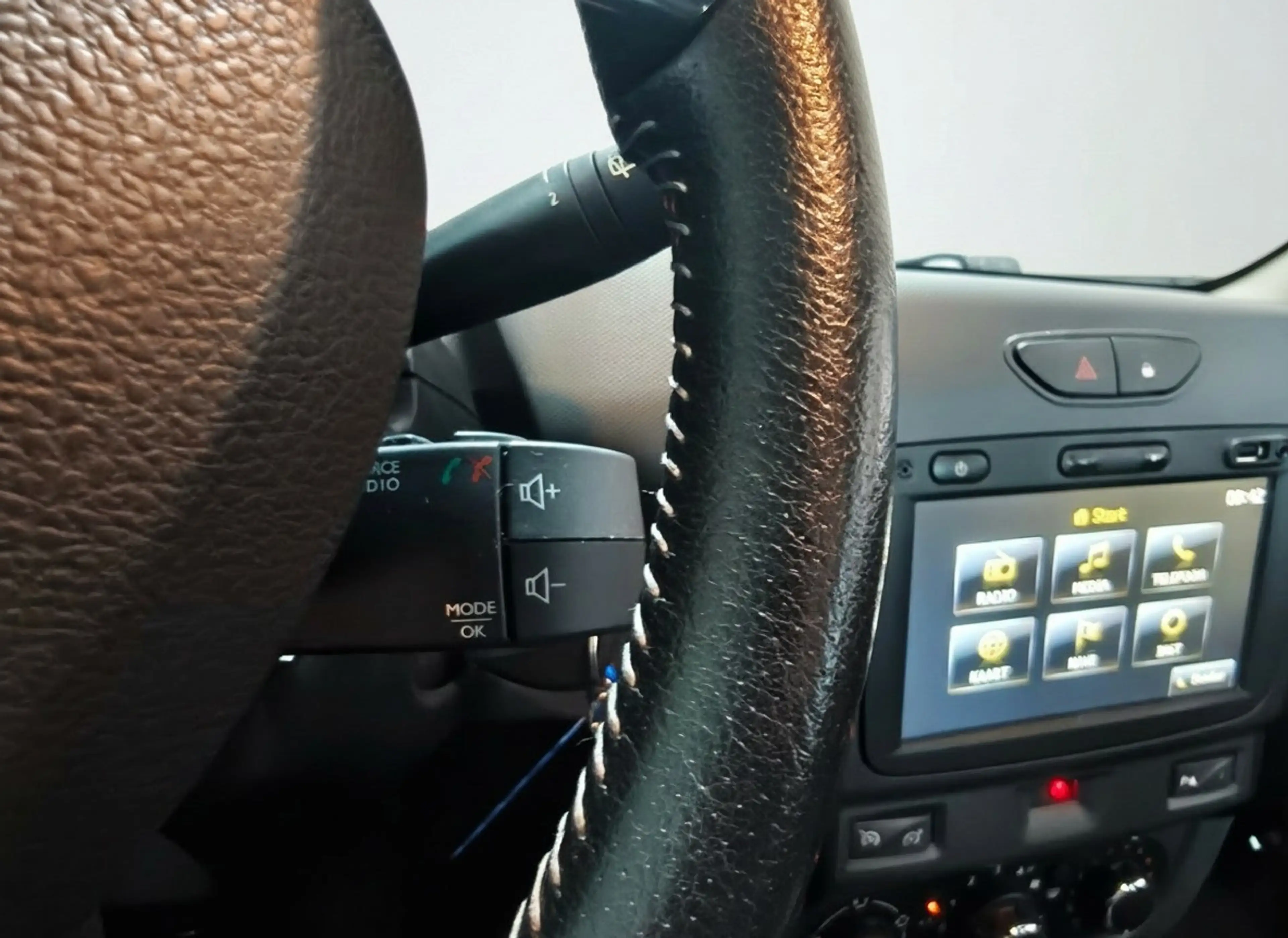 Dacia Duster 1.2 TCe 4x2 Lauréate, Airco, Cruise, LM, PDC, NAP — photo 14