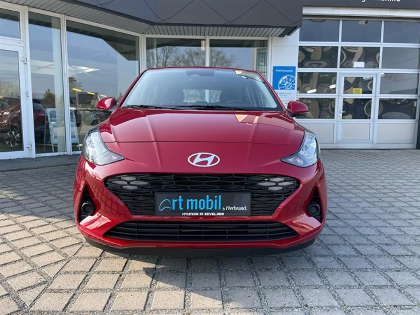 Hyundai i10 Trend + Komfortpaket + Automatik Rosso - 2