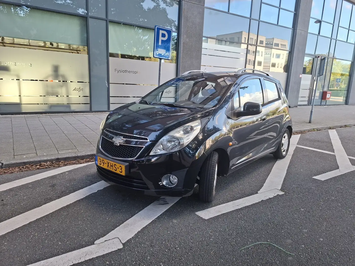 Chevrolet Spark 1.0 16V L Zwart - 1
