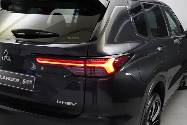 Mitsubishi Outlander PHEV 2,4 4WD Diamond Leder Schwarz AT 26 Ansicht 7