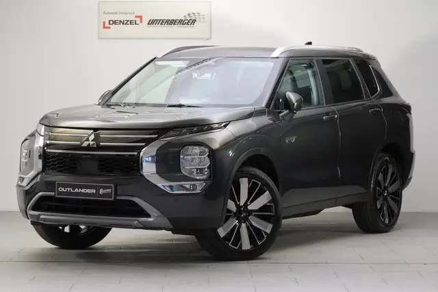 Mitsubishi Outlander PHEV 2,4 4WD Diamond Leder Schwarz AT 26 Ansicht 2