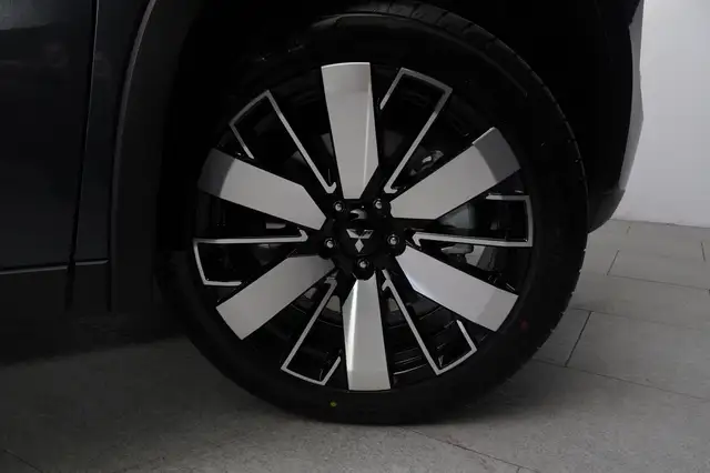 Mitsubishi Outlander PHEV 2,4 4WD Diamond Leder Schwarz AT 26 Ansicht 5