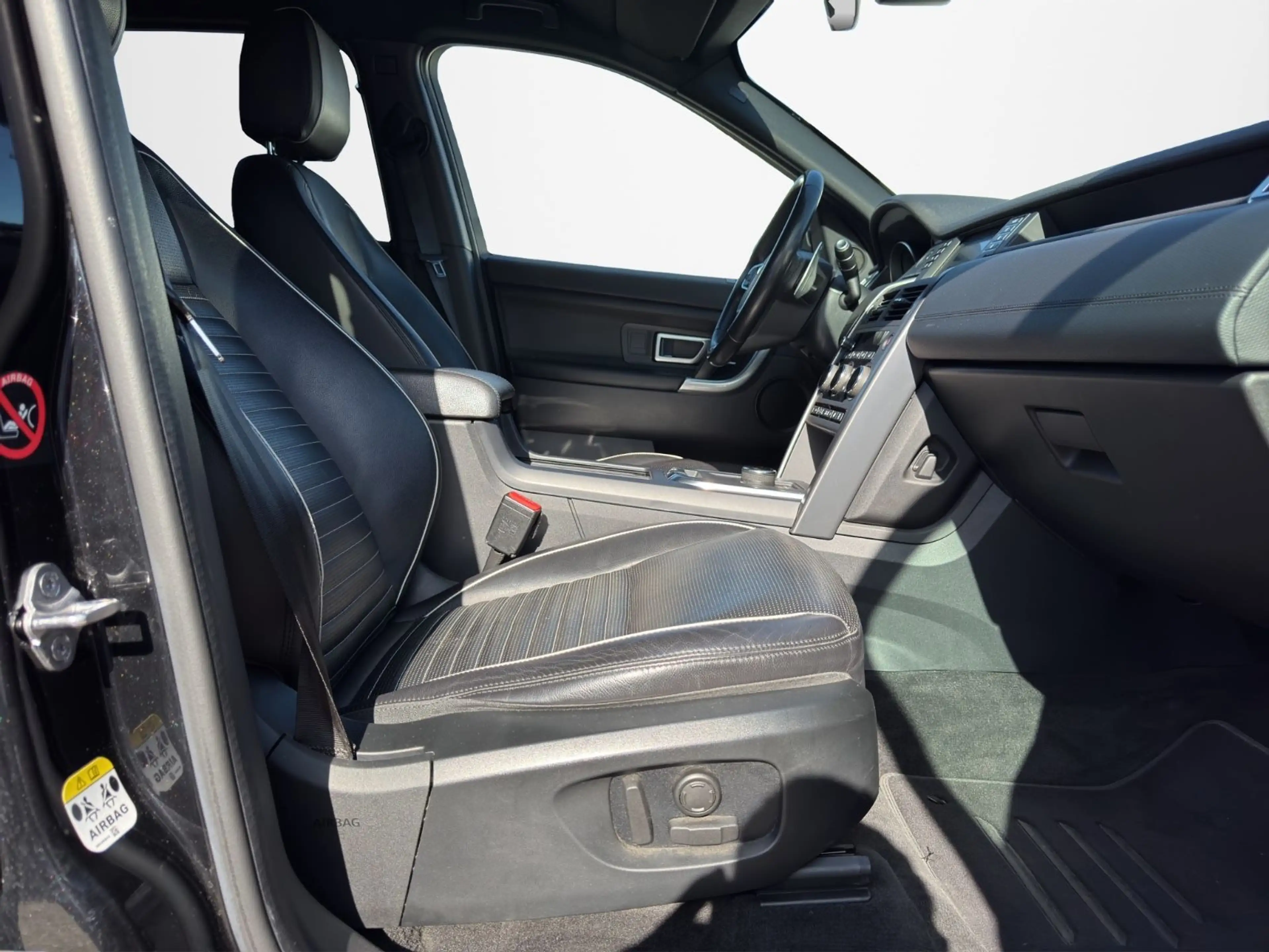 Land Rover Discovery Sport SE AWD LEDER/KAMERA/PANO/AHK — photo 15